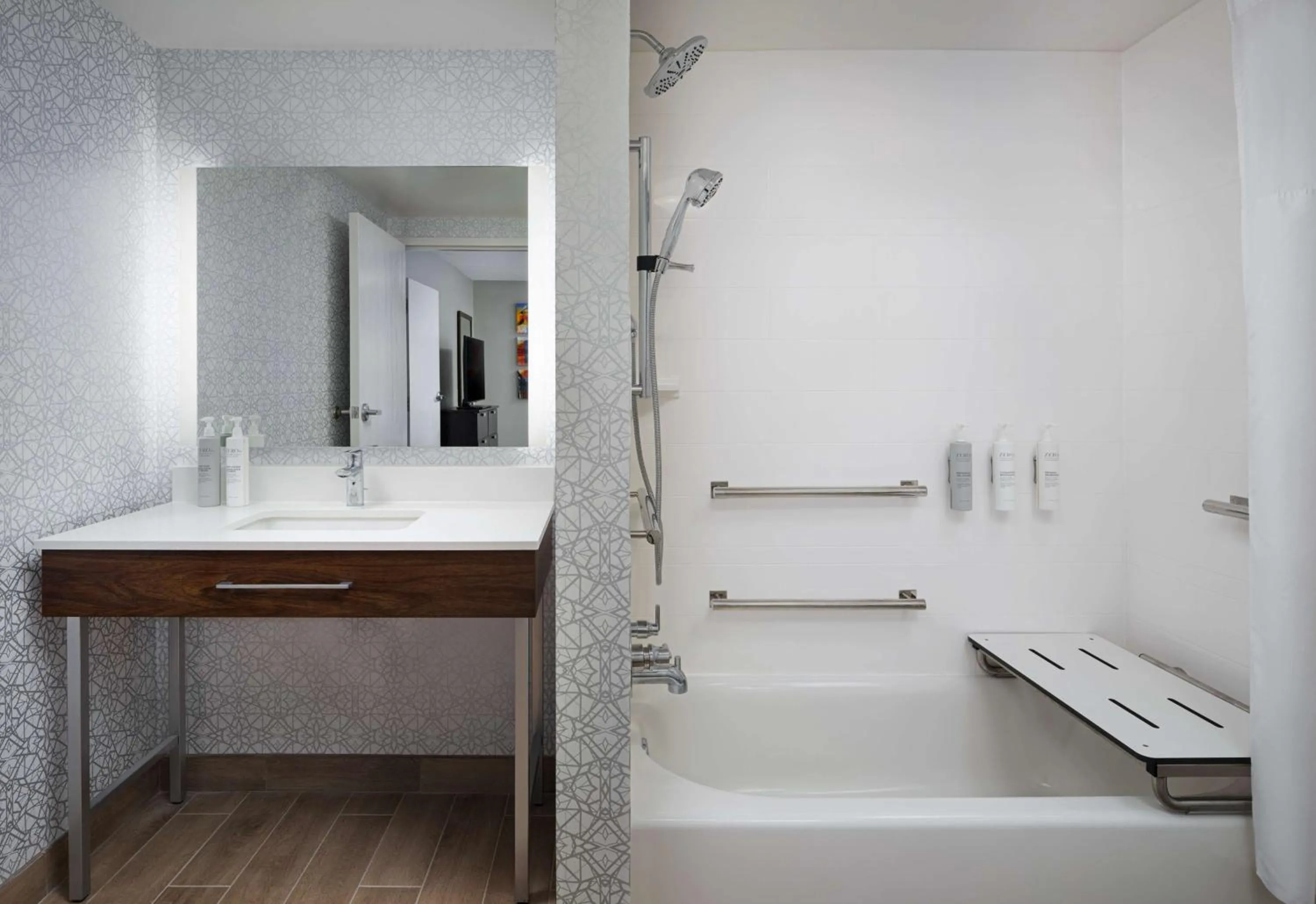 Bathroom in Hampton Inn & Suites Memphis East Germantown Area