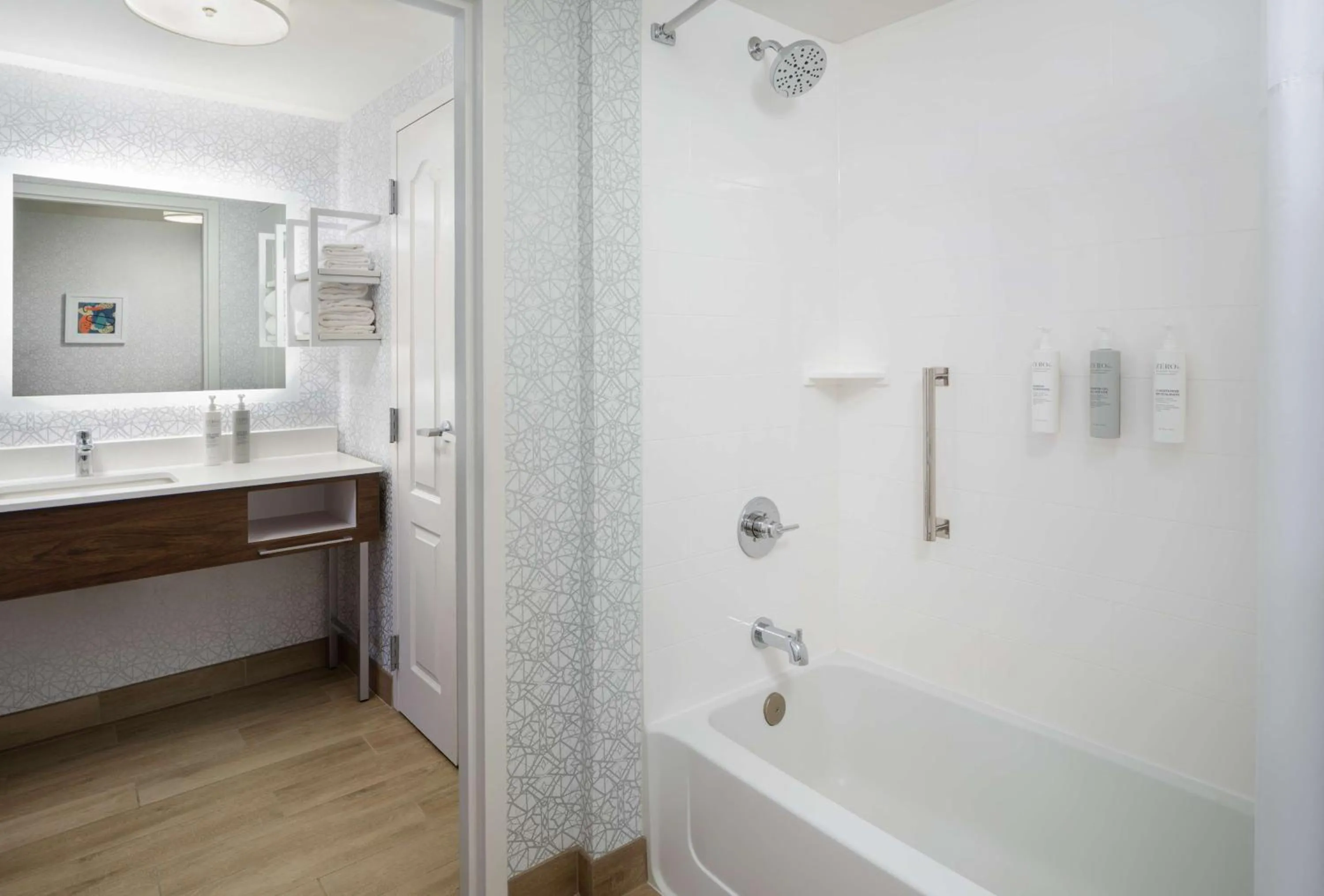 Bathroom in Hampton Inn & Suites Memphis East Germantown Area