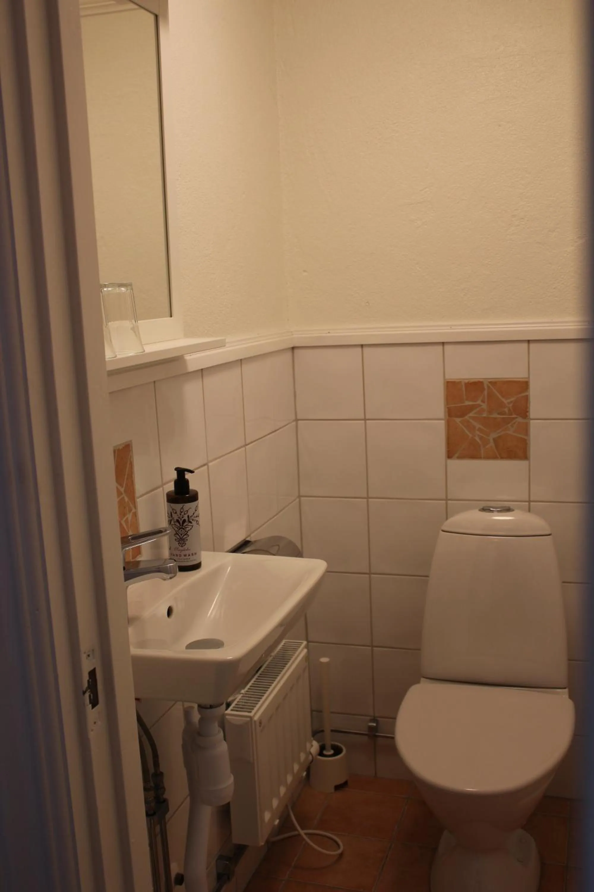 Toilet in Olarsgården Hotell