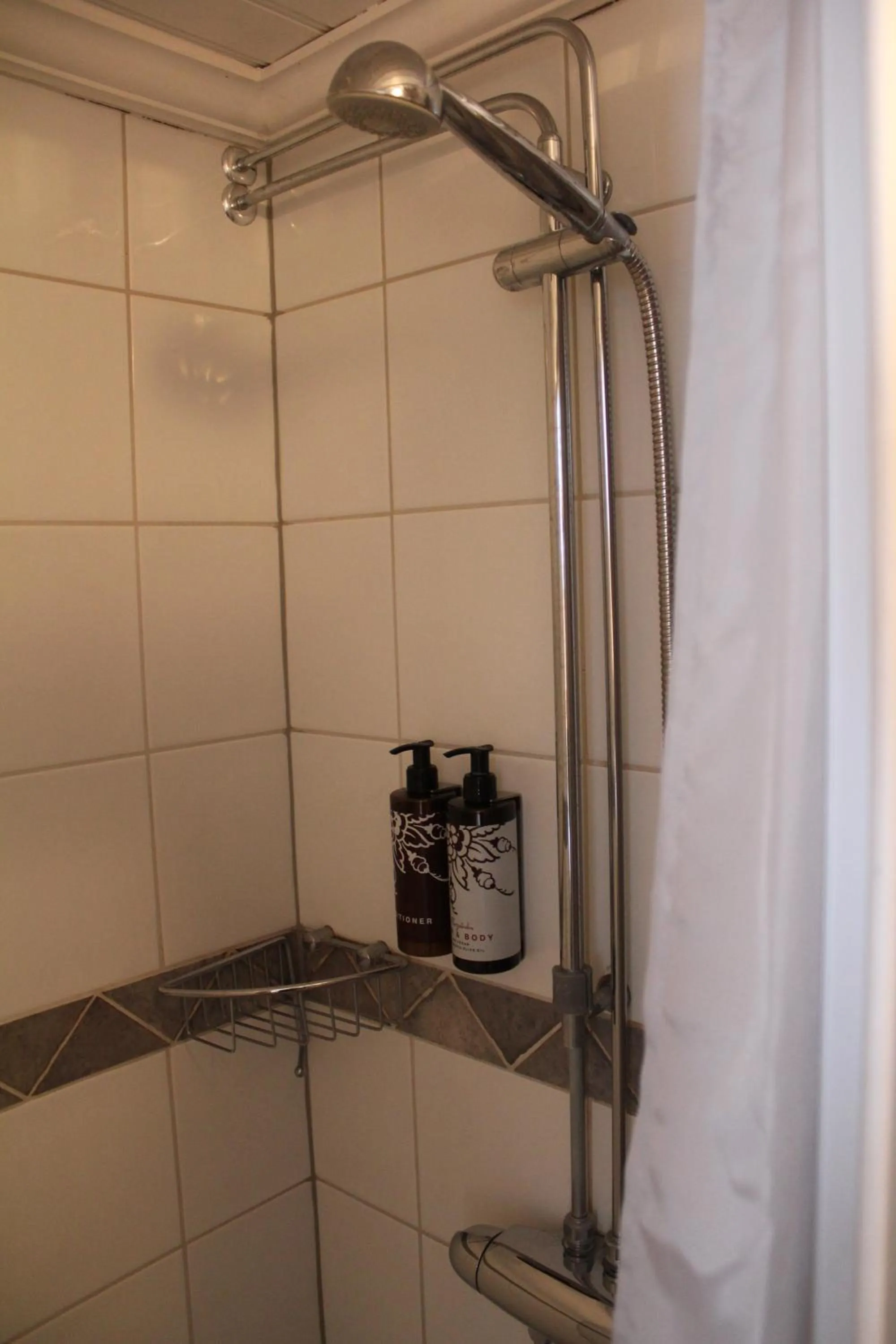 Shower in Olarsgården Hotell