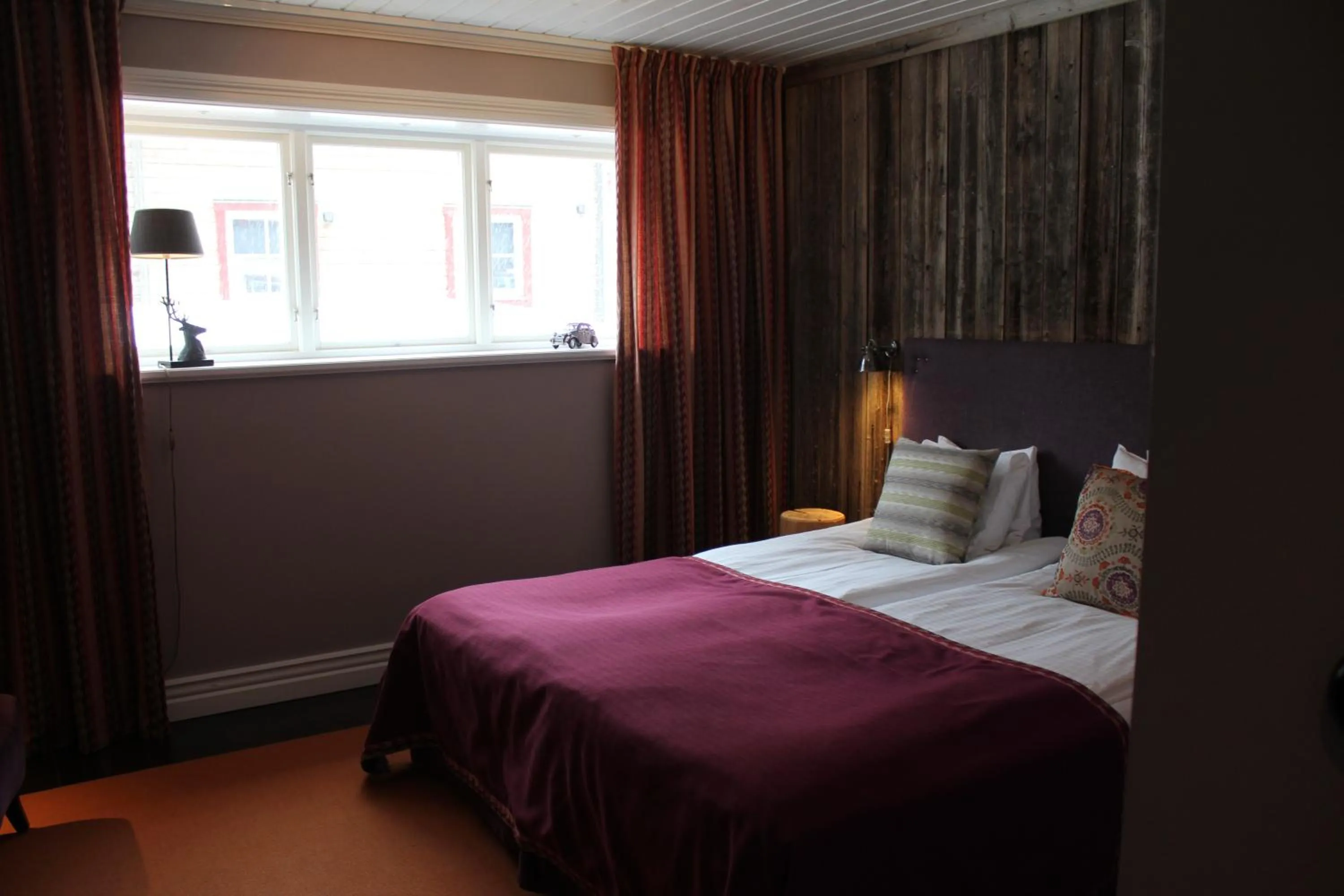 Photo of the whole room, Bed in Olarsgården Hotell