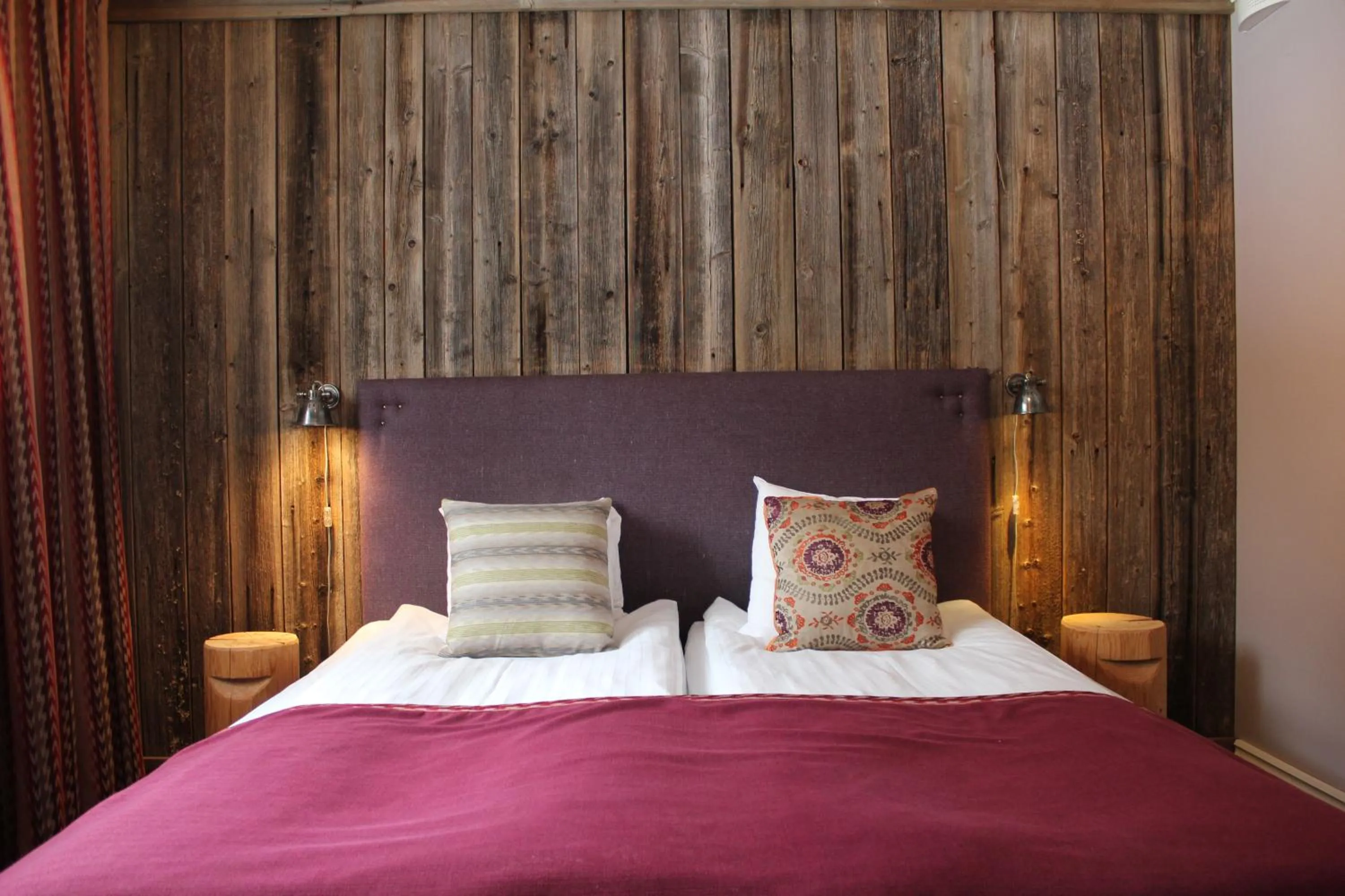 Bed in Olarsgården Hotell