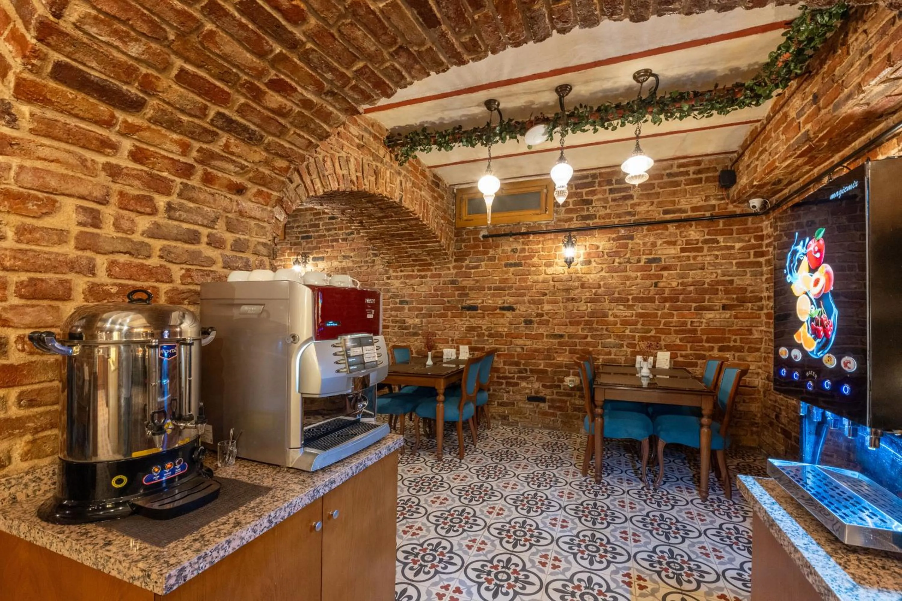 Restaurant/places to eat in Meserret Palace Hotel - Special Category