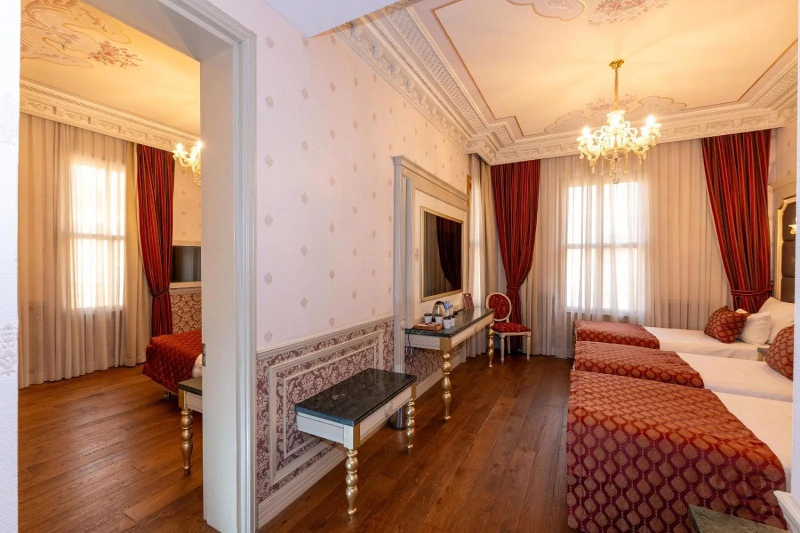 Evening entertainment, Bed in Meserret Palace Hotel - Special Category