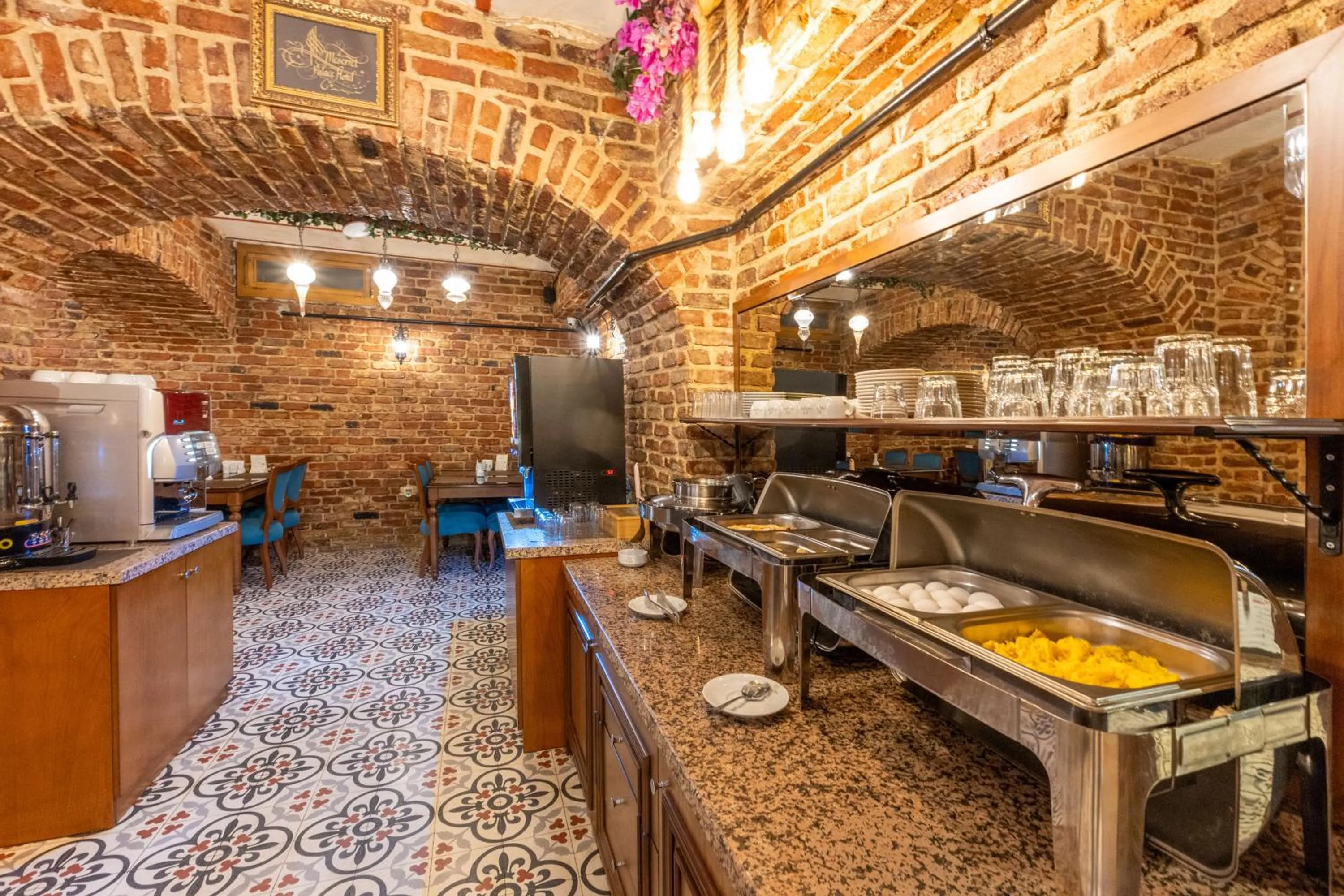 Restaurant/places to eat in Meserret Palace Hotel - Special Category