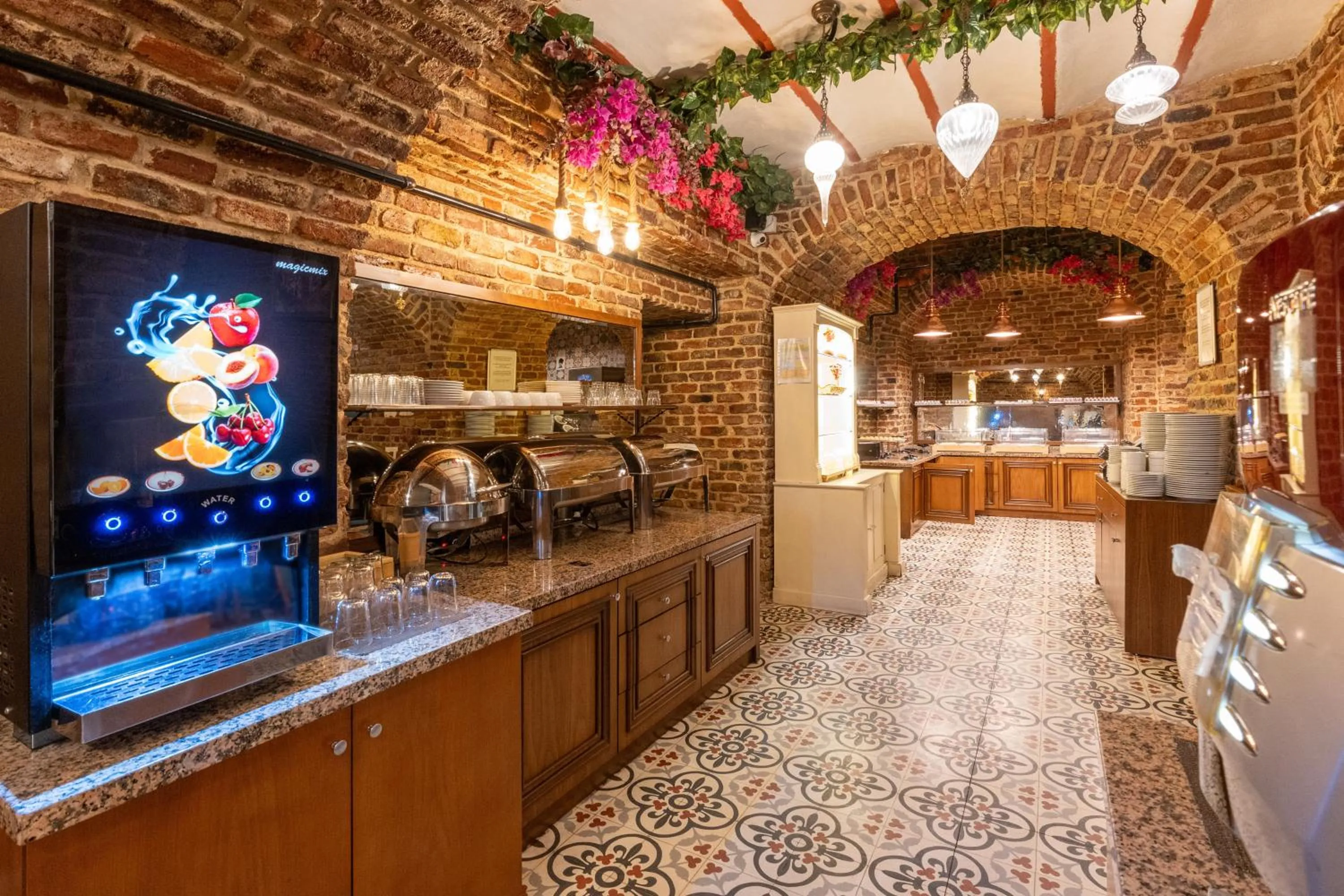 Restaurant/places to eat in Meserret Palace Hotel - Special Category