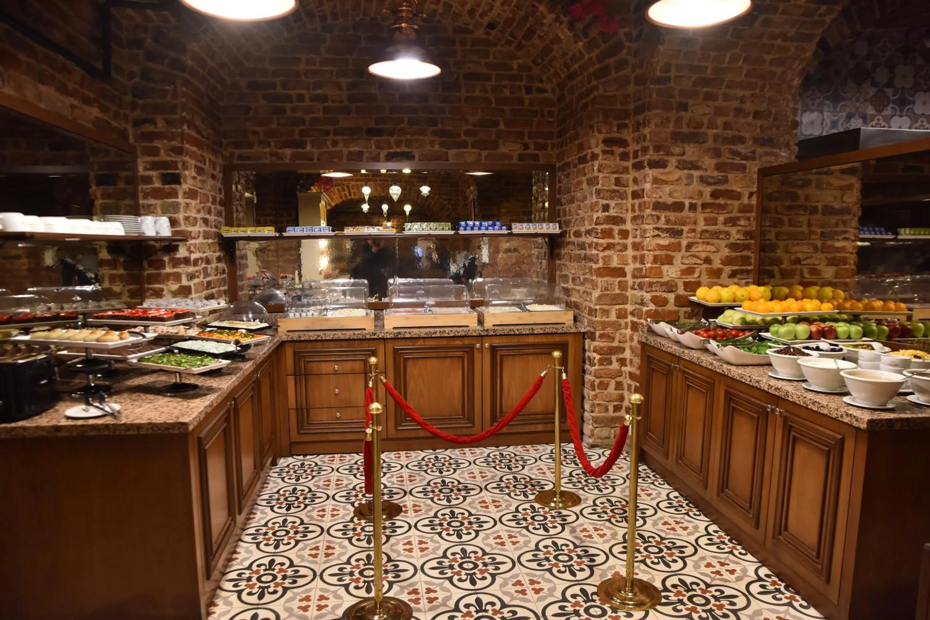 Restaurant/places to eat in Meserret Palace Hotel - Special Category