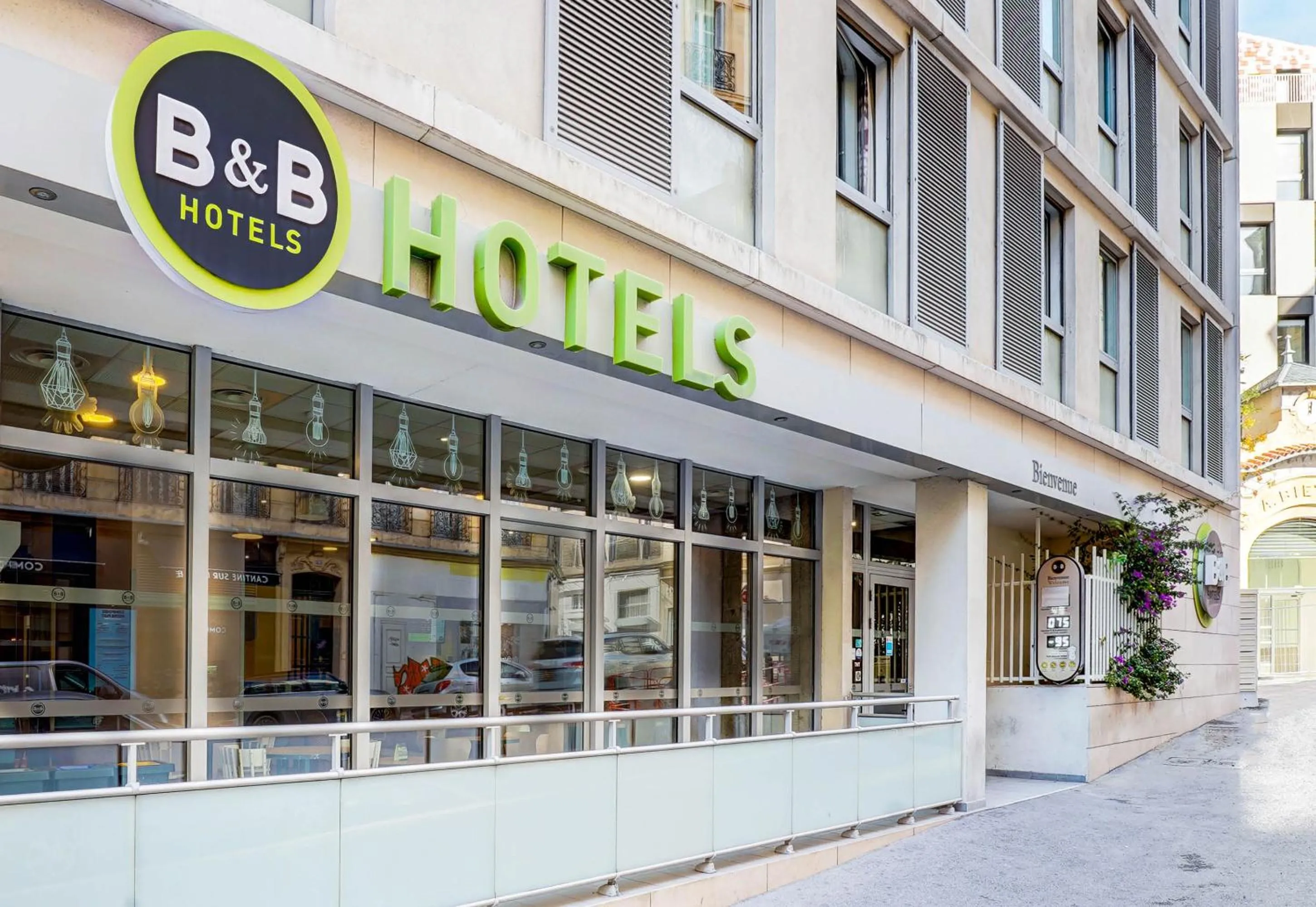 Property building in B&B HOTEL Marseille Centre La Joliette