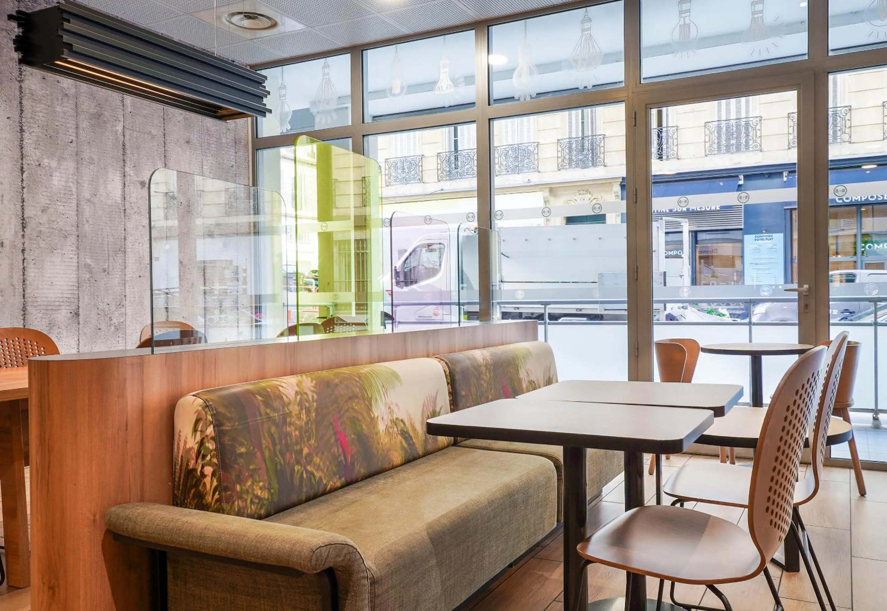 Restaurant/places to eat in B&B HOTEL Marseille Centre La Joliette