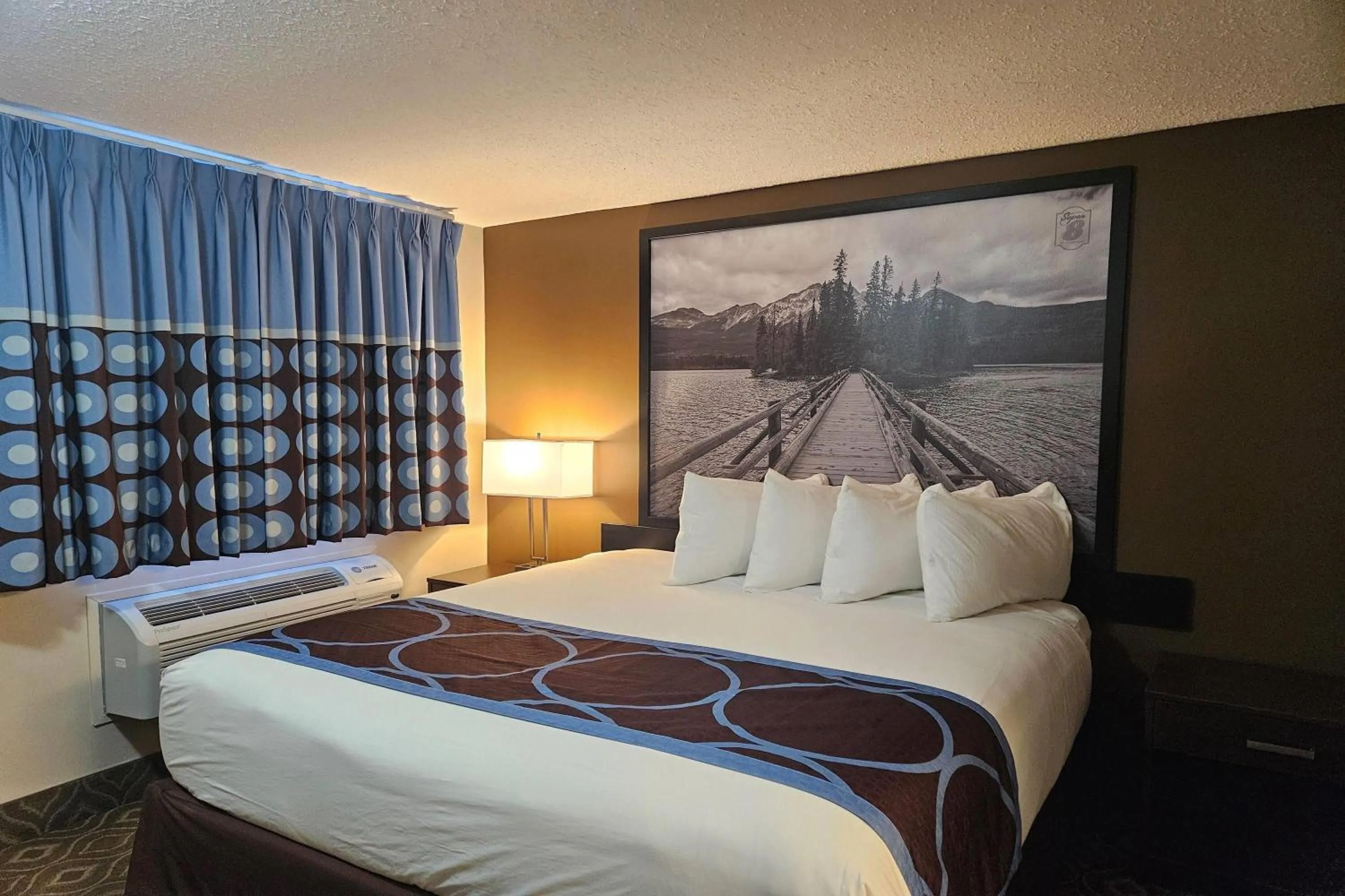 Photo of the whole room, Bed in Super 8 by Wyndham Spruce Grove