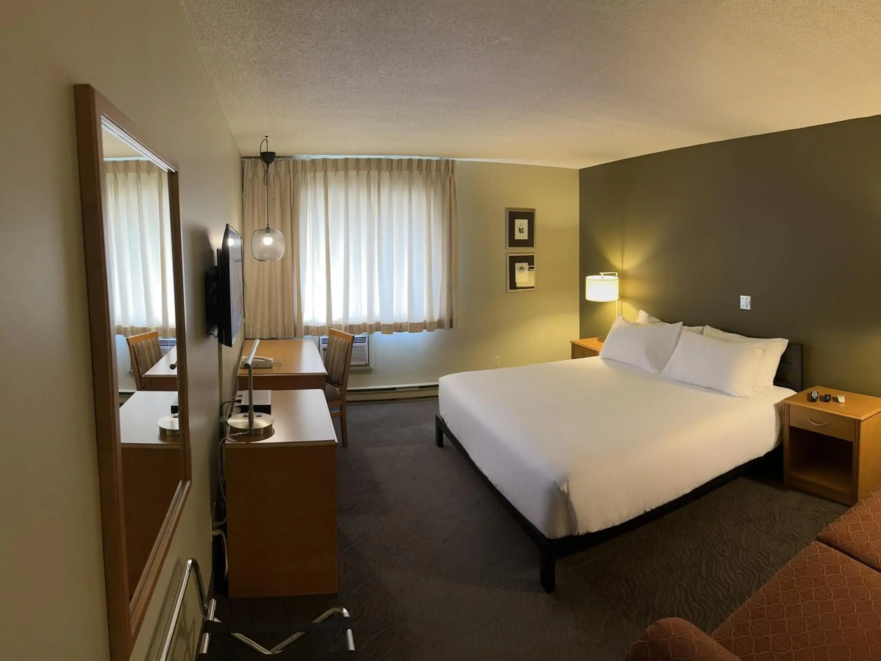 King Room in Heritage Inn Hotel & Convention Centre - Cranbrook King Room in Heritage Inn Hotel & Convention Centre - Cranbrook