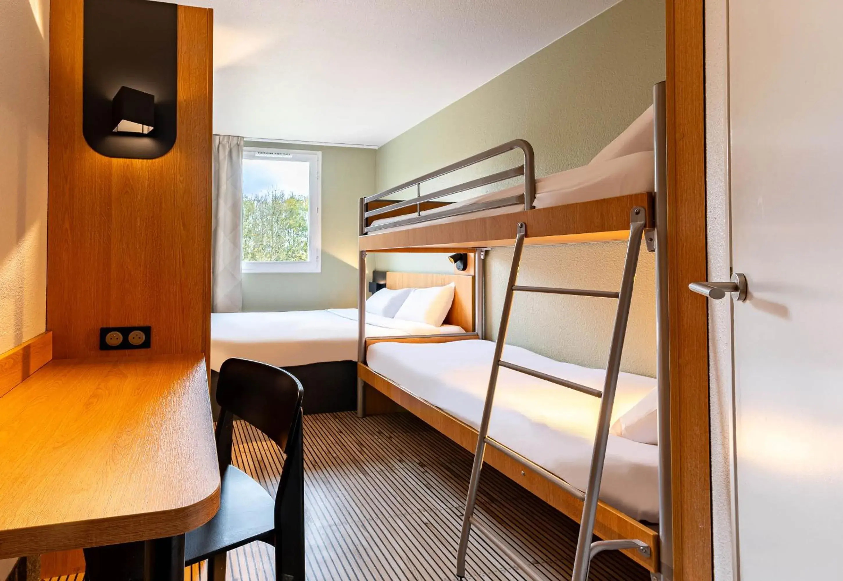 Quadruple Room in B&B HOTEL Marne-la-Vallée Bussy-Saint-Georges Quadruple Room in B&B HOTEL Marne-la-Vallée Bussy-Saint-Georges