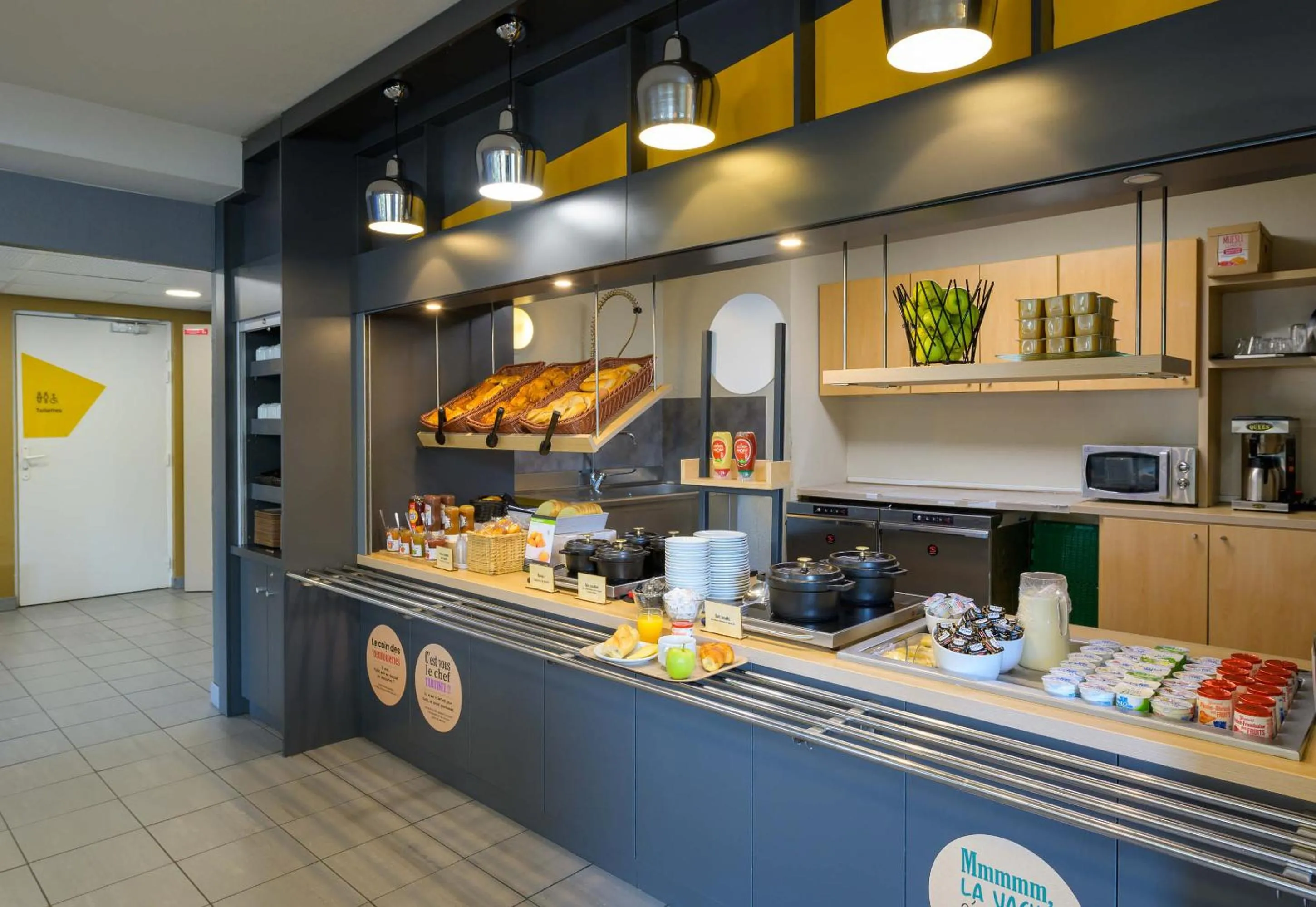 Breakfast in B&B HOTEL Marne-la-Vallée Bussy-Saint-Georges