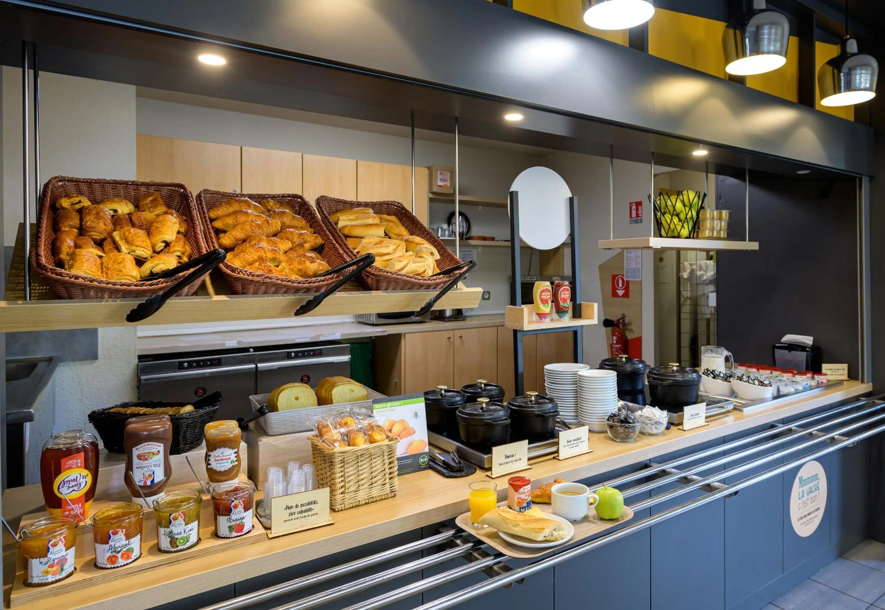 Breakfast in B&B HOTEL Marne-la-Vallée Bussy-Saint-Georges