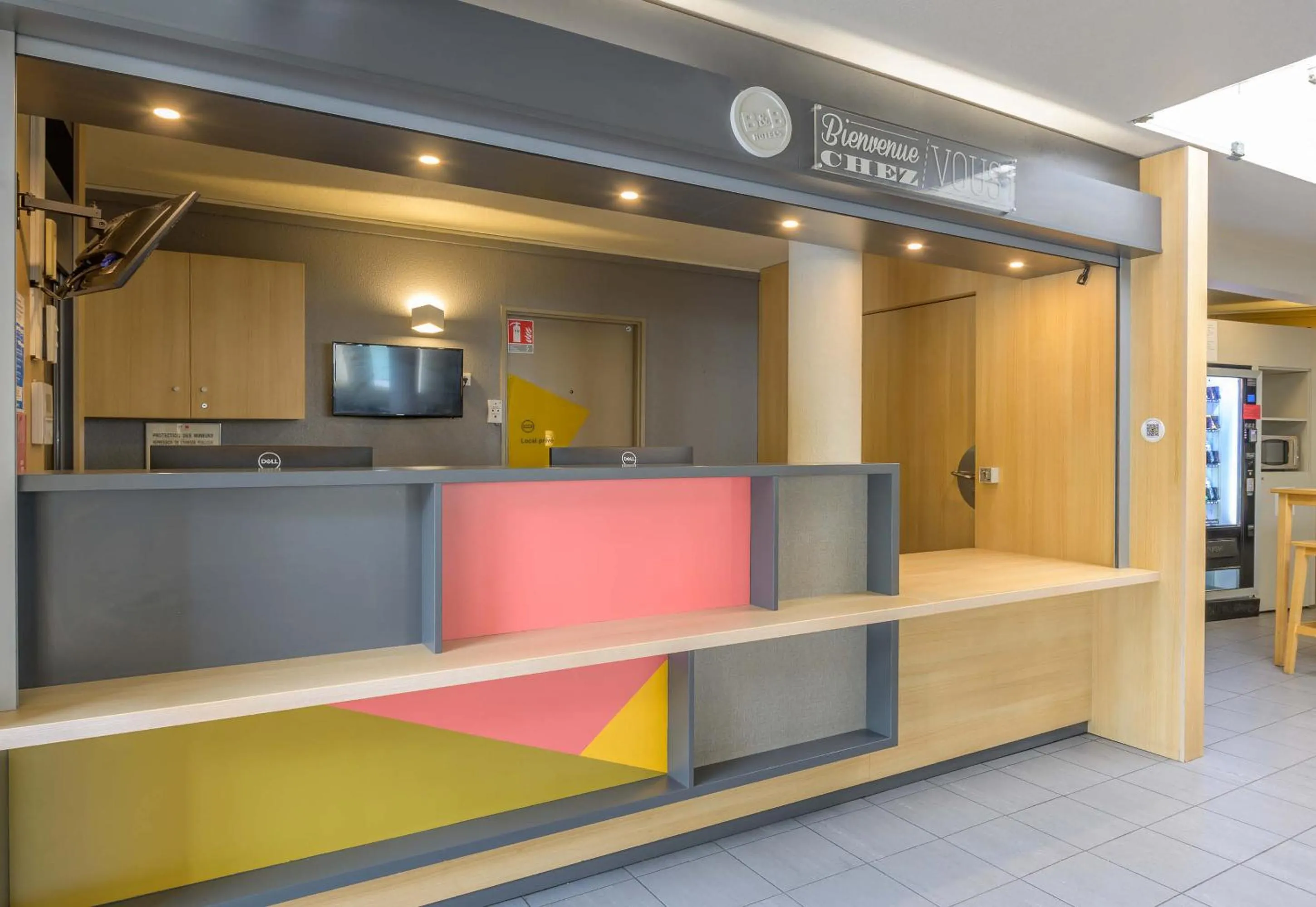 Lobby or reception in B&B HOTEL Marne-la-Vallée Bussy-Saint-Georges