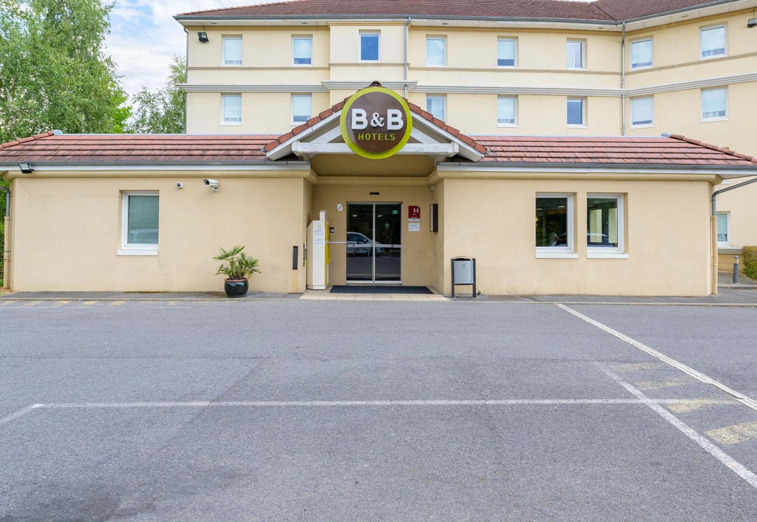 Property building in B&B HOTEL Marne-la-Vallée Bussy-Saint-Georges