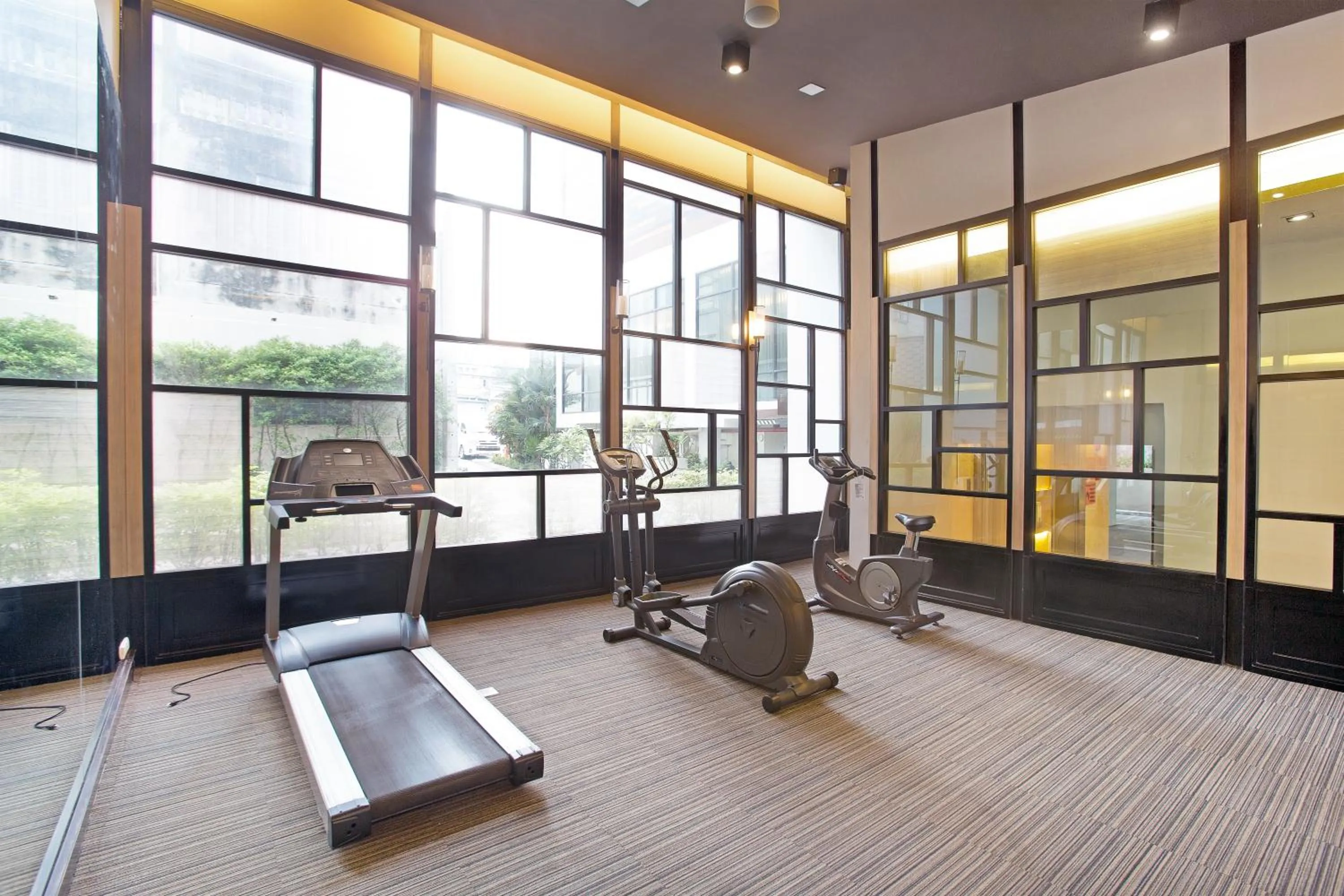 Fitness centre/facilities in Mida Hotel Ngamwongwan - SHA Plus
