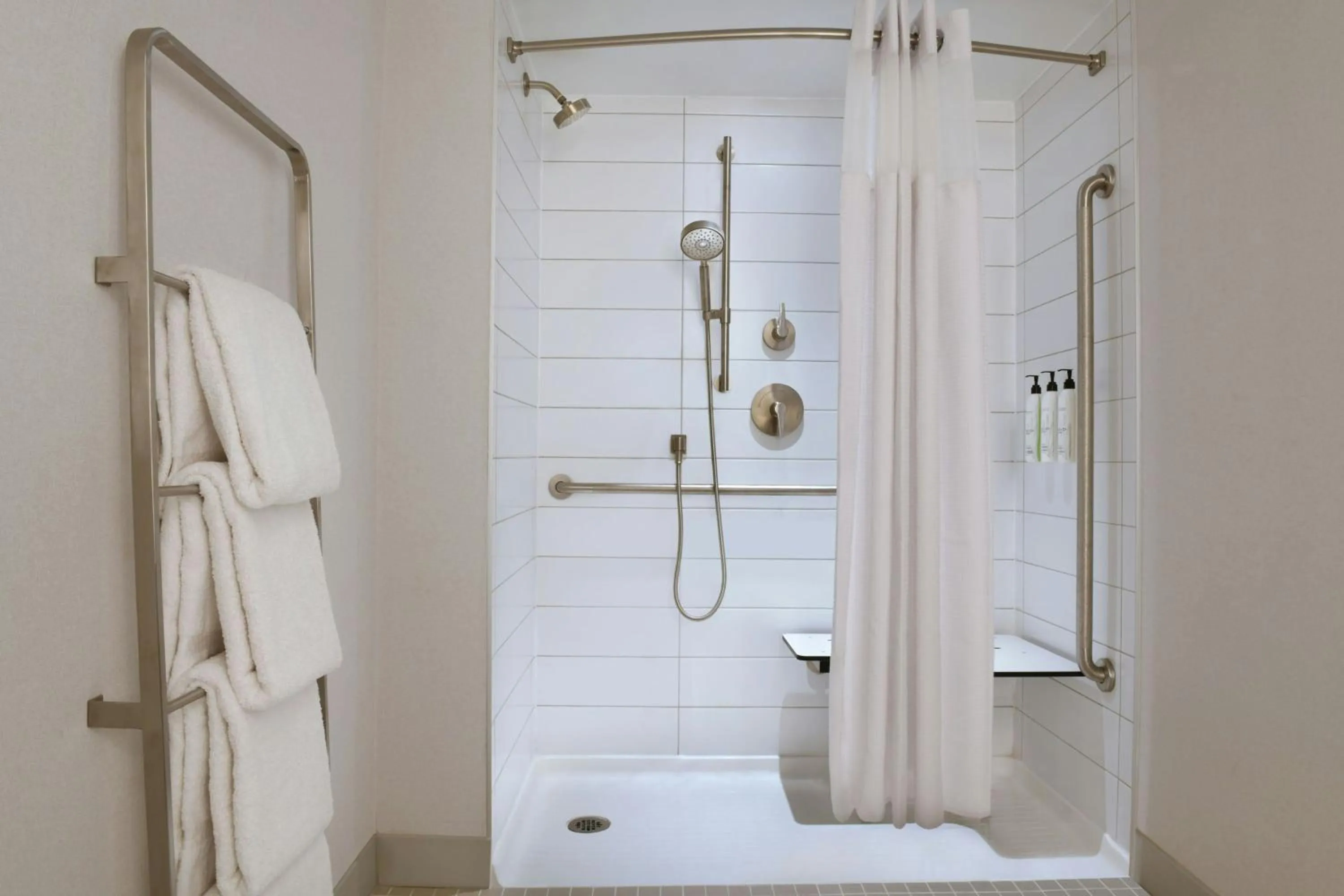 Bathroom in TownePlace Suites by Marriott Niagara Falls Canada