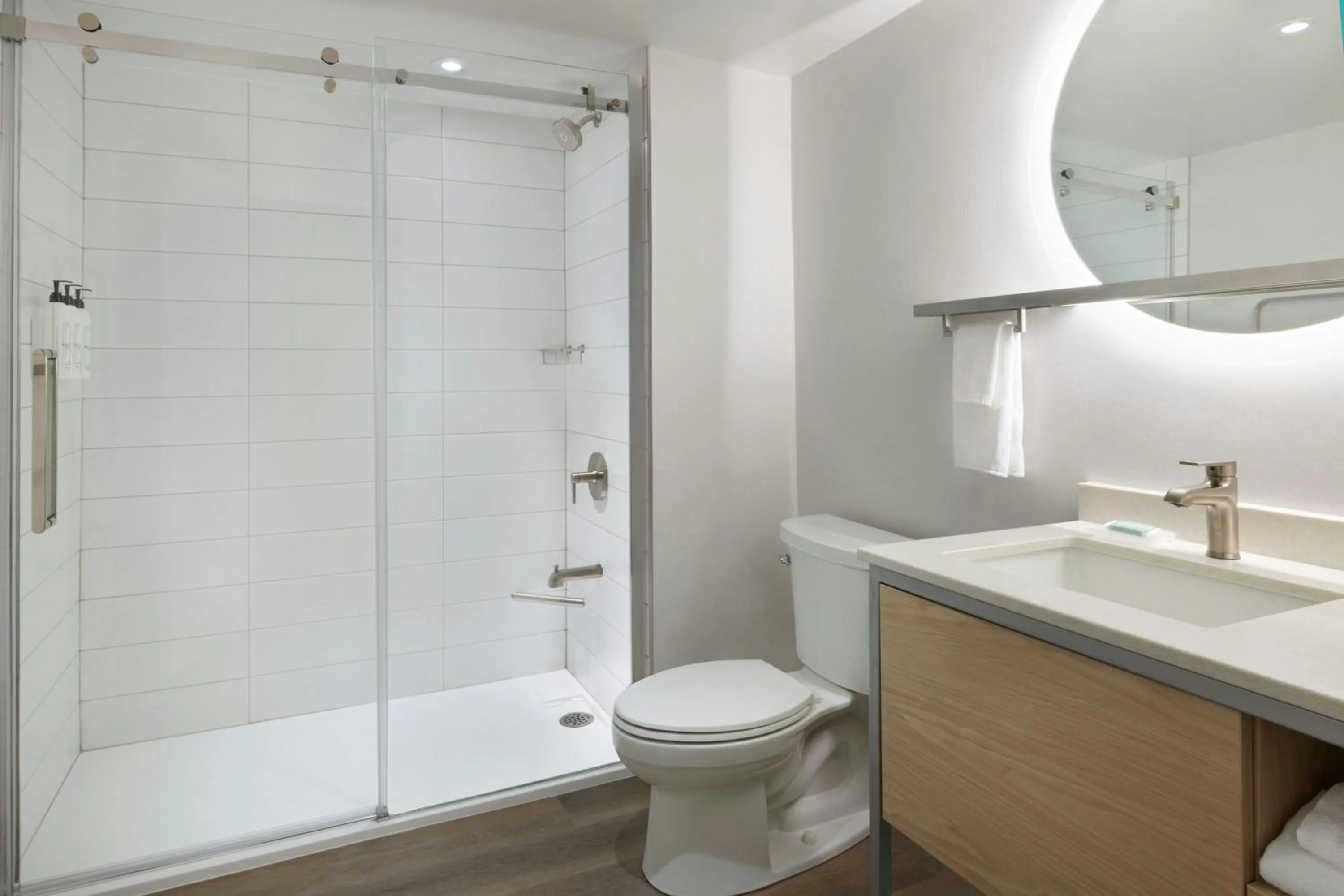 Bathroom in TownePlace Suites by Marriott Niagara Falls Canada