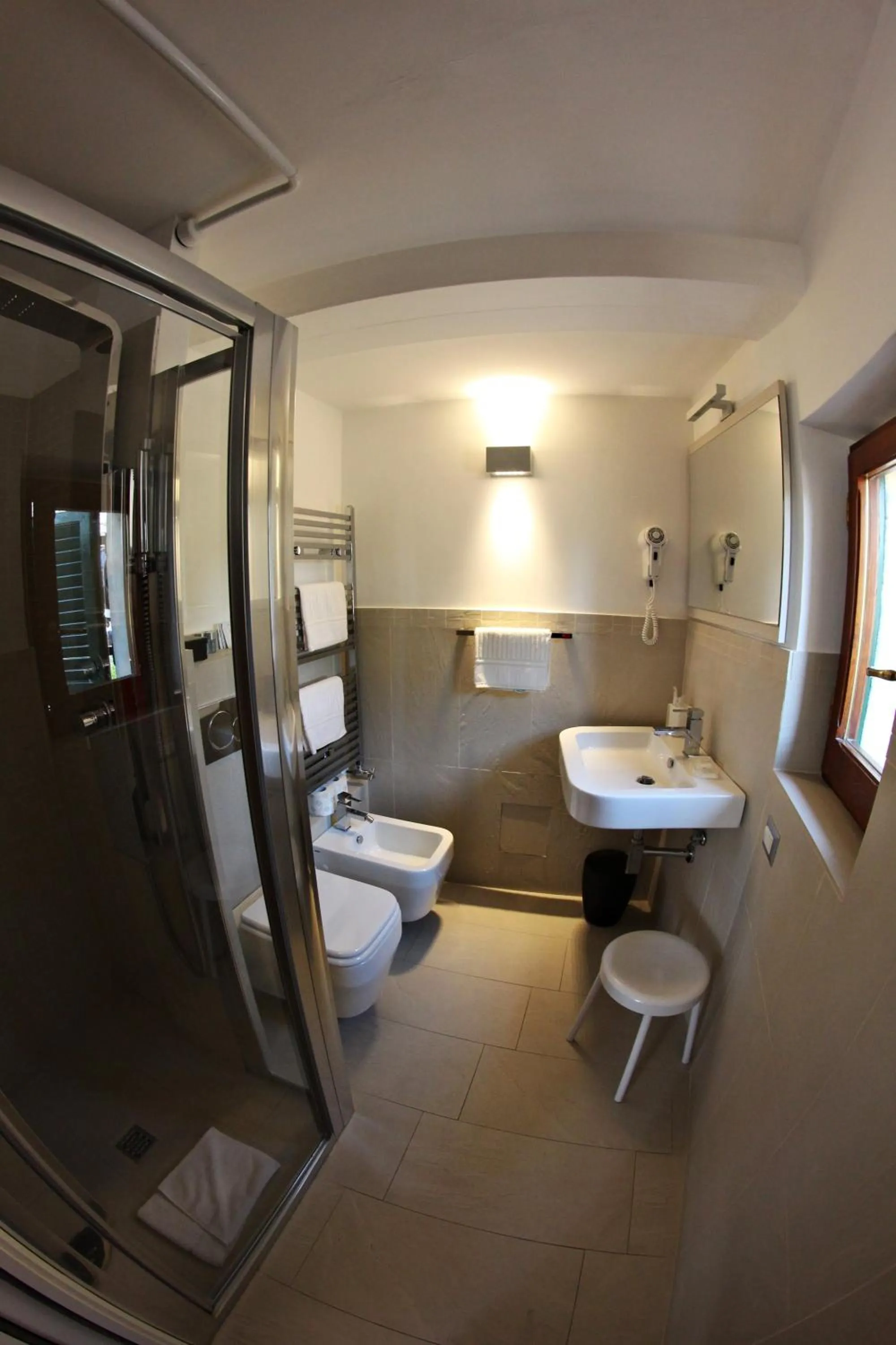 Shower in Primavera Mini Hotel