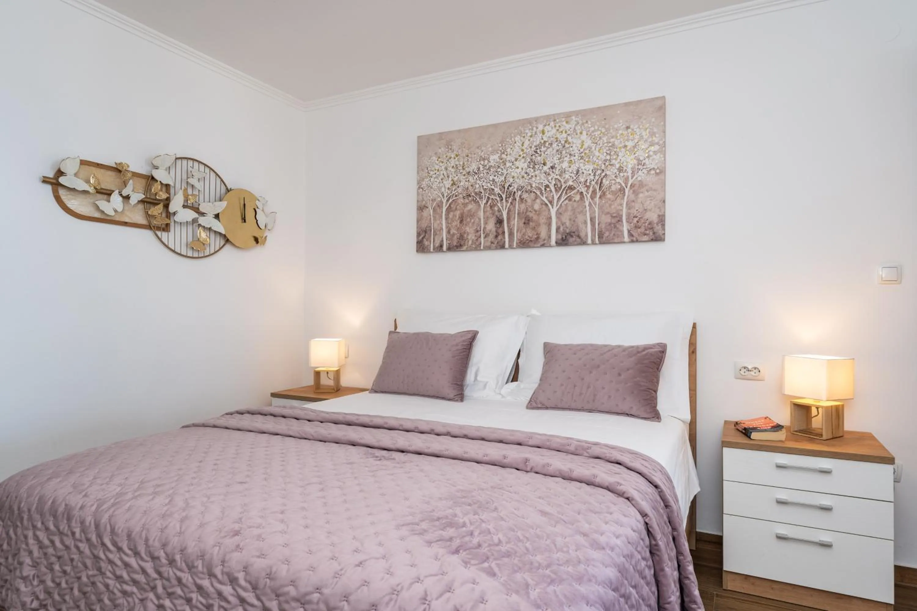 Bed in Apartments and Room Lora