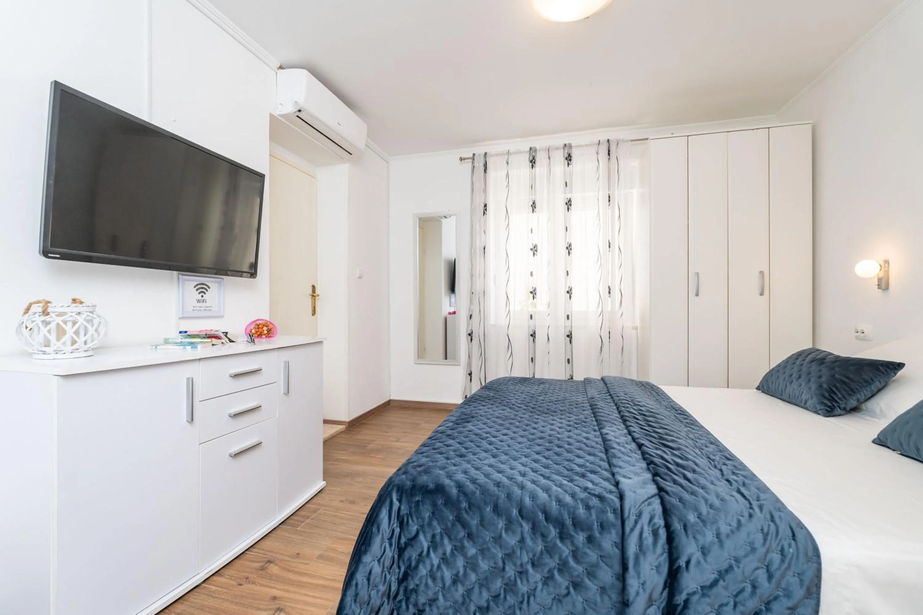 Bed in Apartments and Room Lora