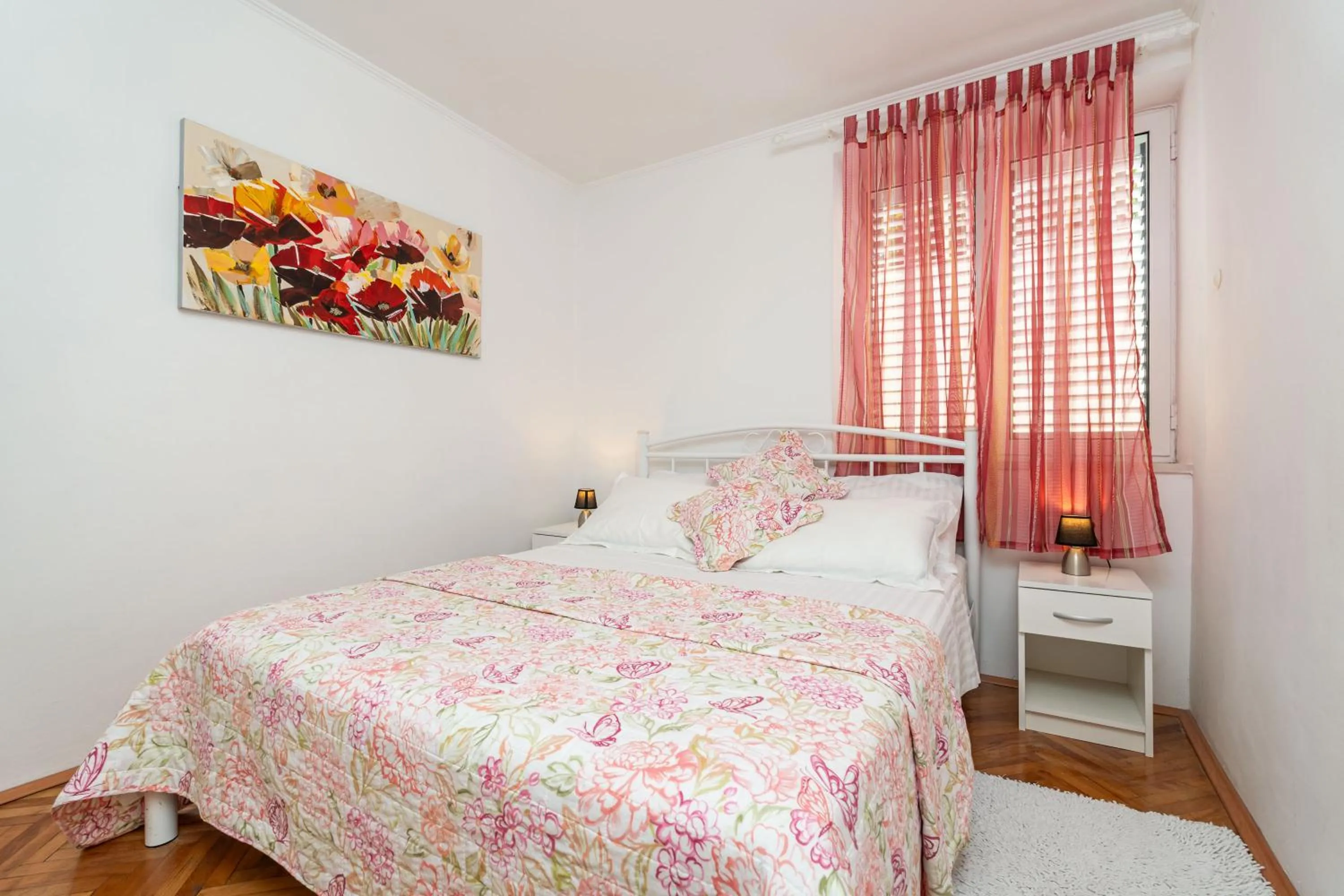 Bed in Apartments and Room Lora