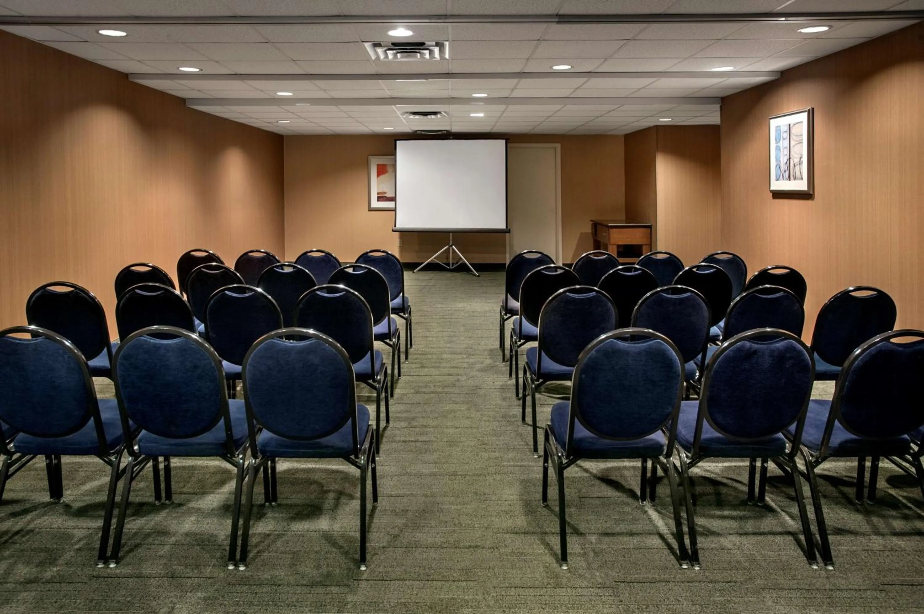 Meeting/conference room in Hampton Inn & Suites Milwaukee Downtown