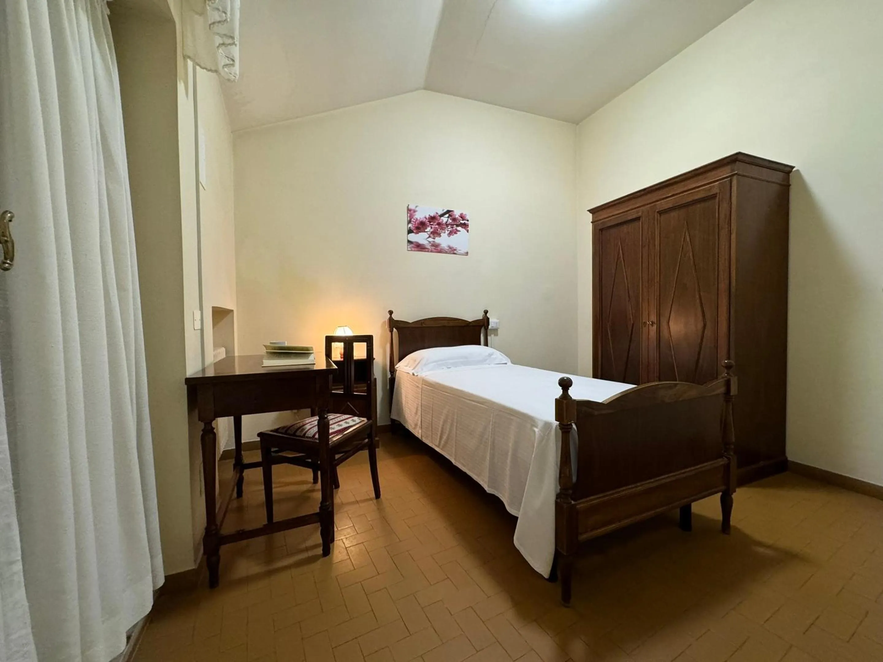 Photo of the whole room, Bed in Monastero SS. Annunziata