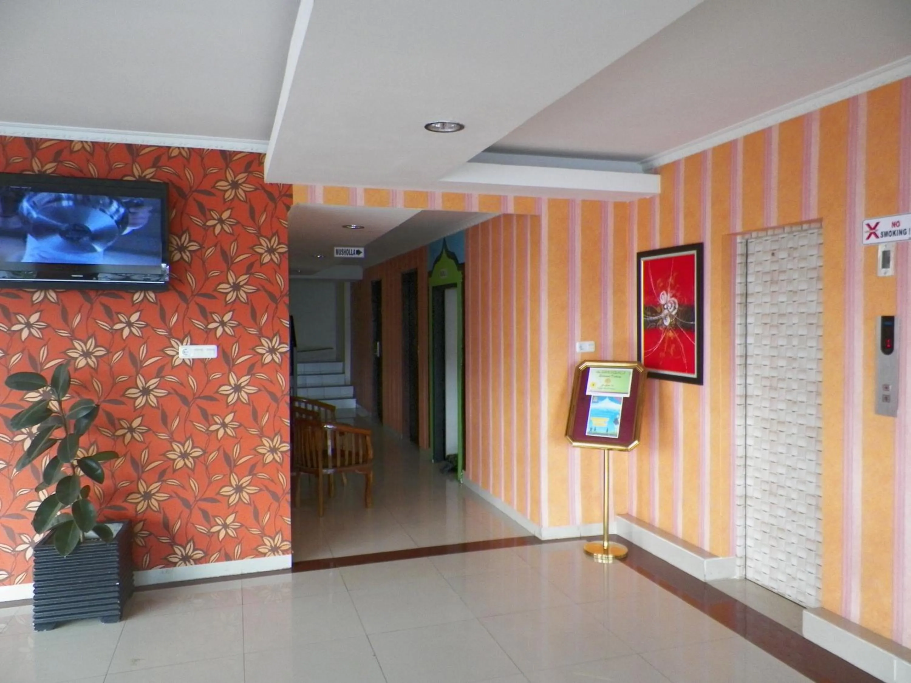 Lobby or reception in Al-Badar Hotel Syariah Makassar