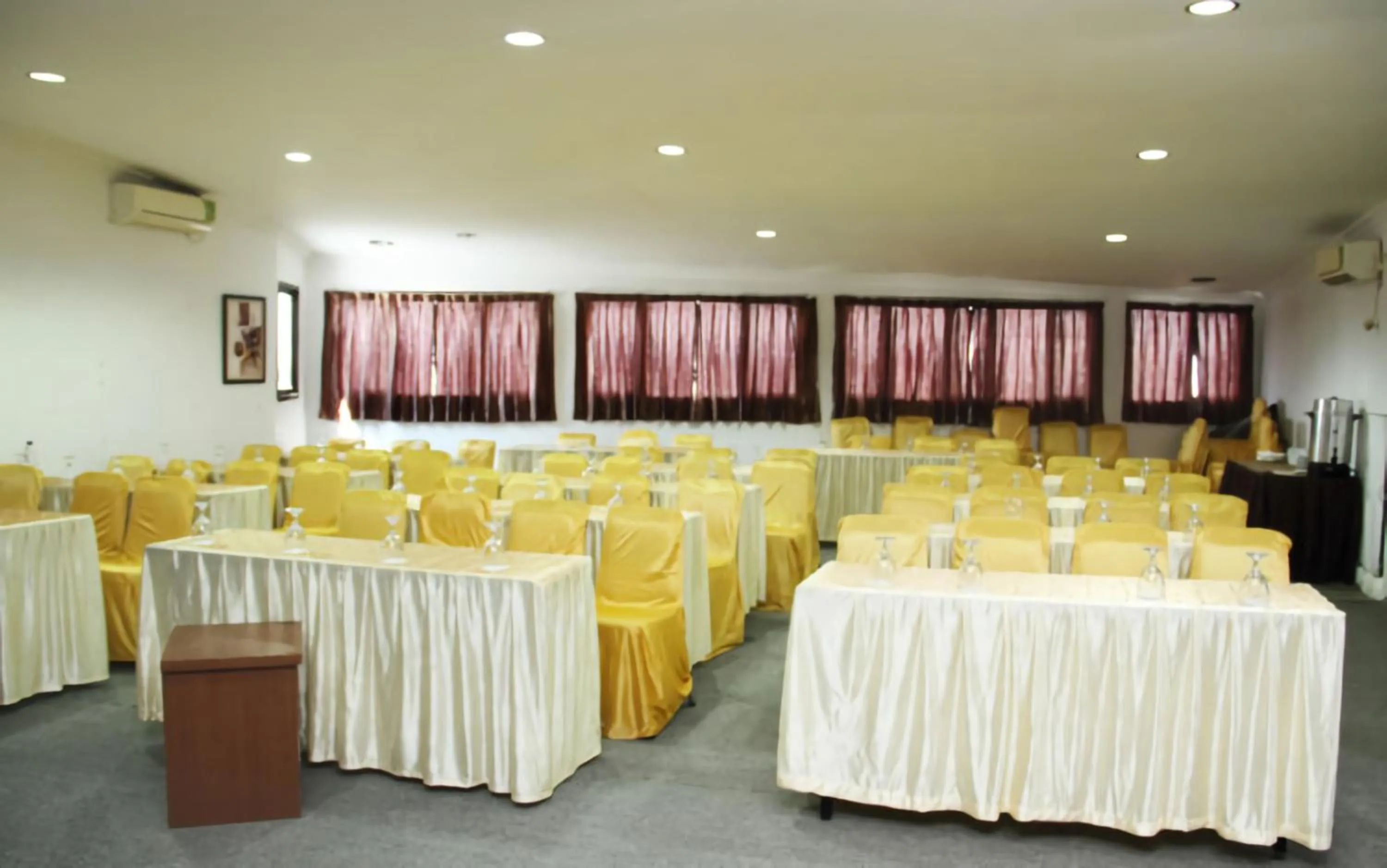 Meeting/conference room in Al-Badar Hotel Syariah Makassar