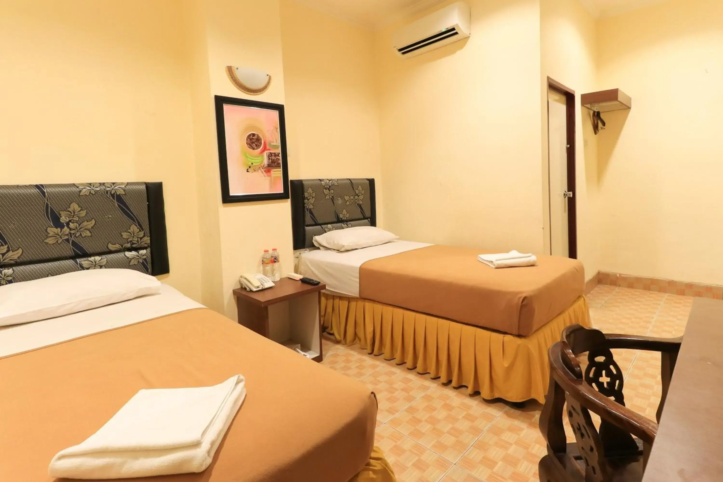 Superior Double or Twin Room in Al-Badar Hotel Syariah Makassar Superior Double or Twin Room in Al-Badar Hotel Syariah Makassar