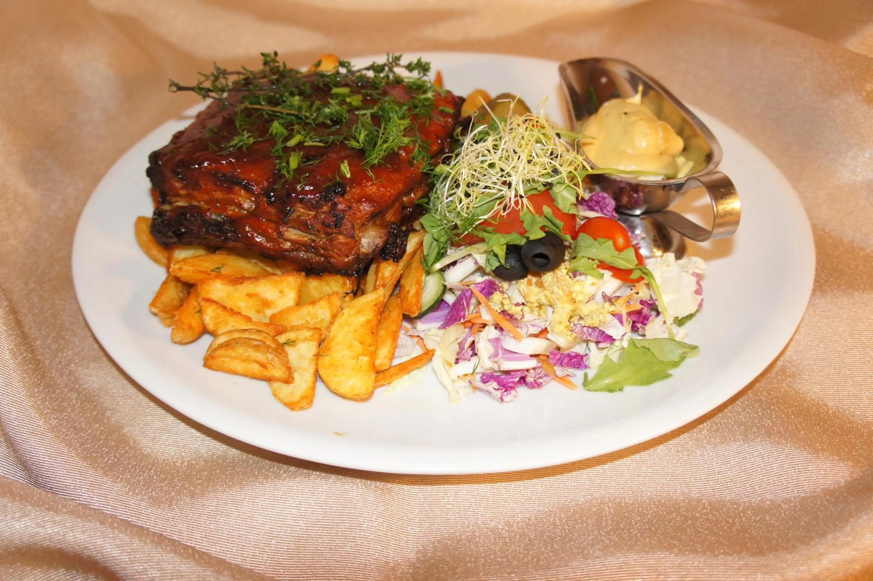 Restaurant/places to eat in Zaliasis slenis - Self check-in hotel - Free parking