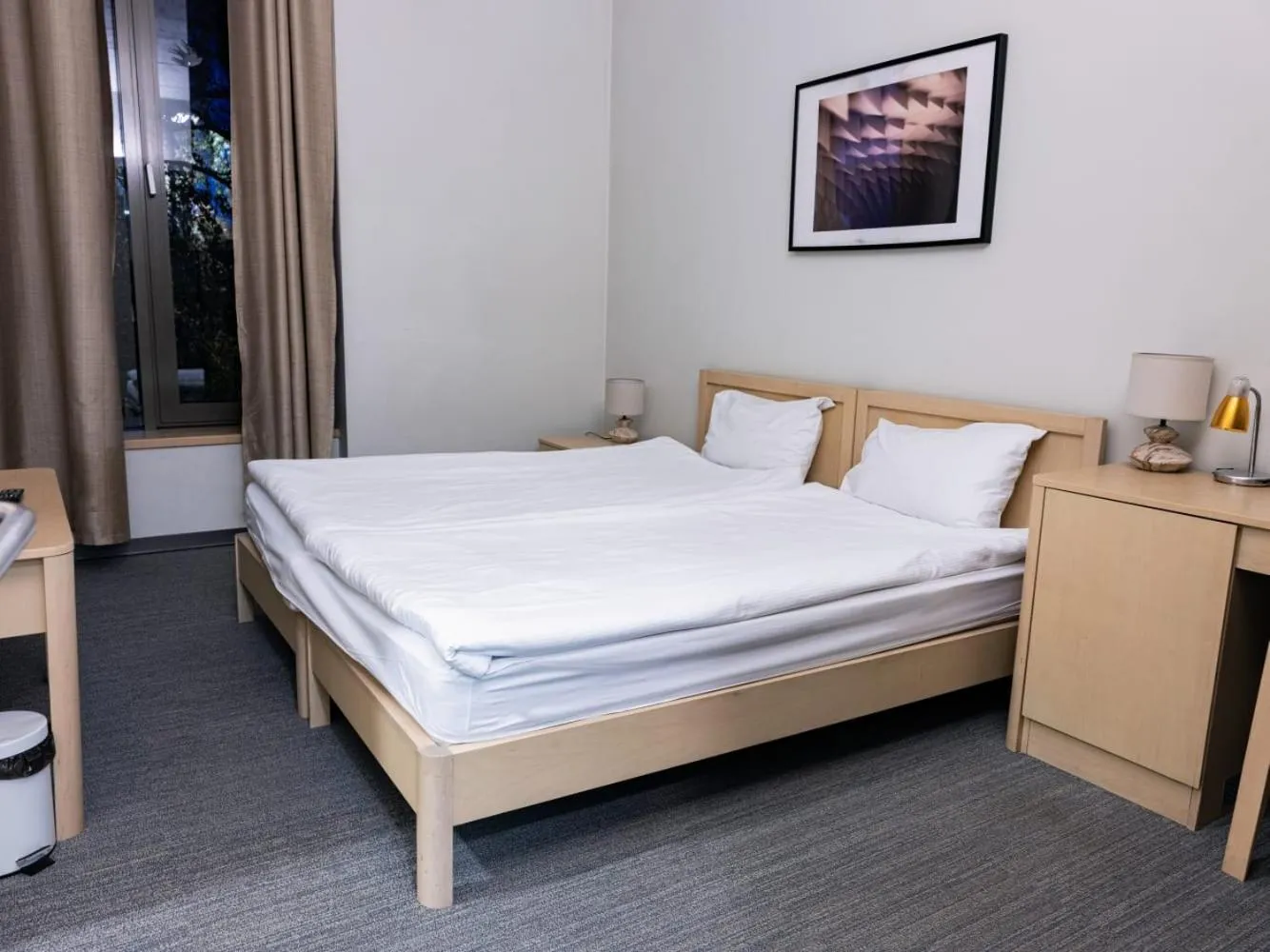 Bed in Zaliasis slenis - Self check-in hotel - Free parking