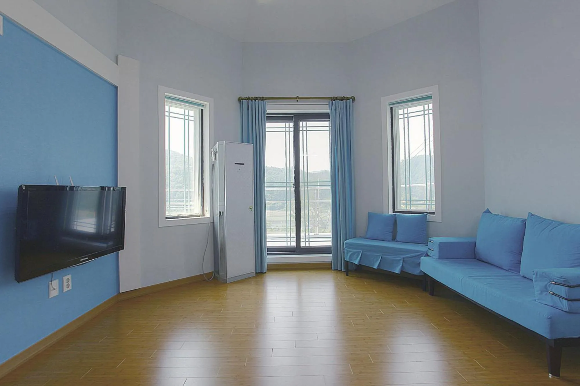 Decorative detail in Forest of Color Pension