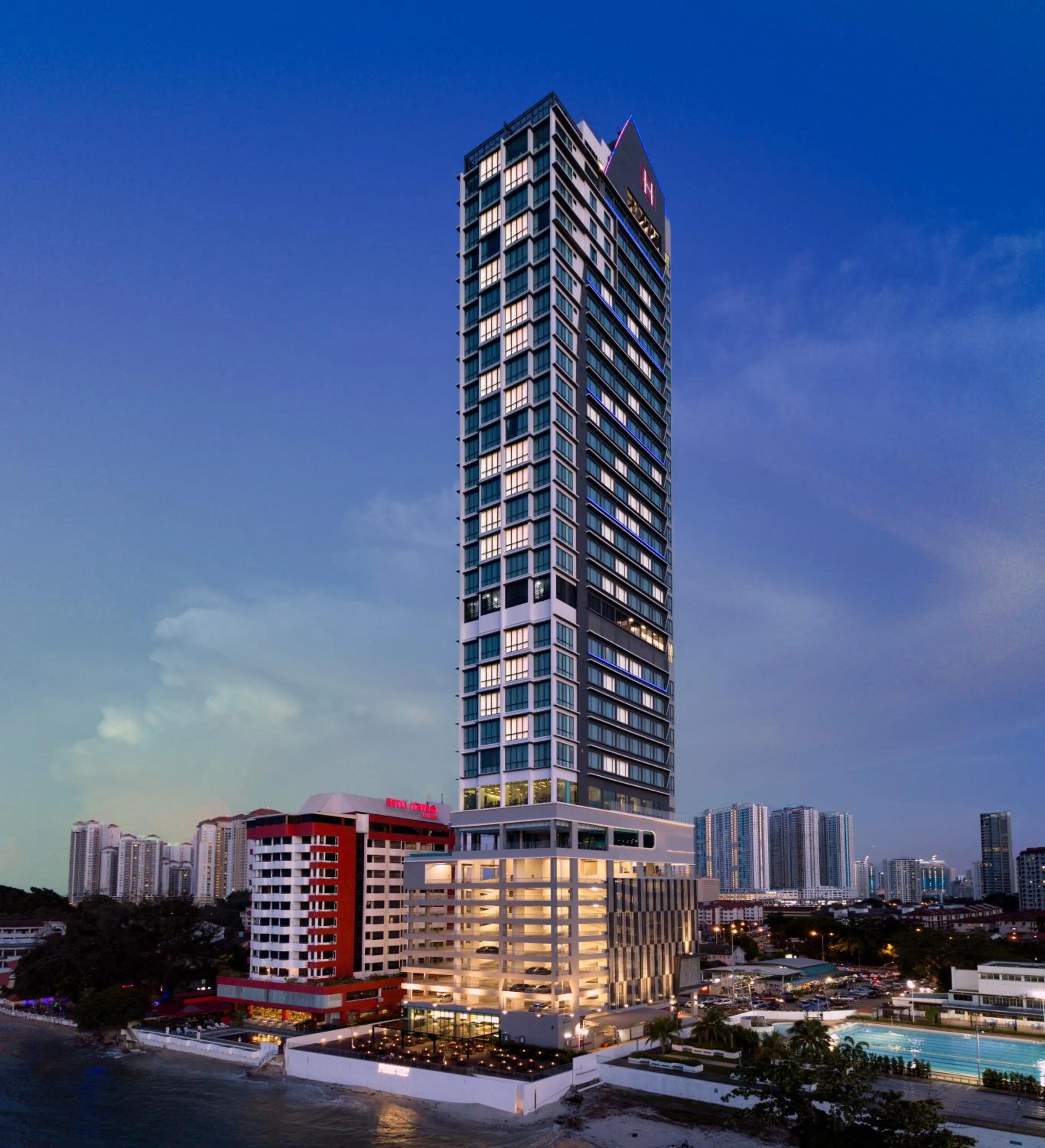 Property building in Hompton Hotel by the Beach