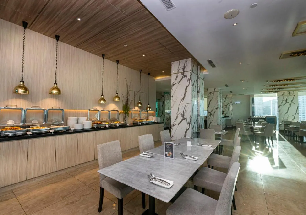 Restaurant/places to eat in Hompton Hotel by the Beach