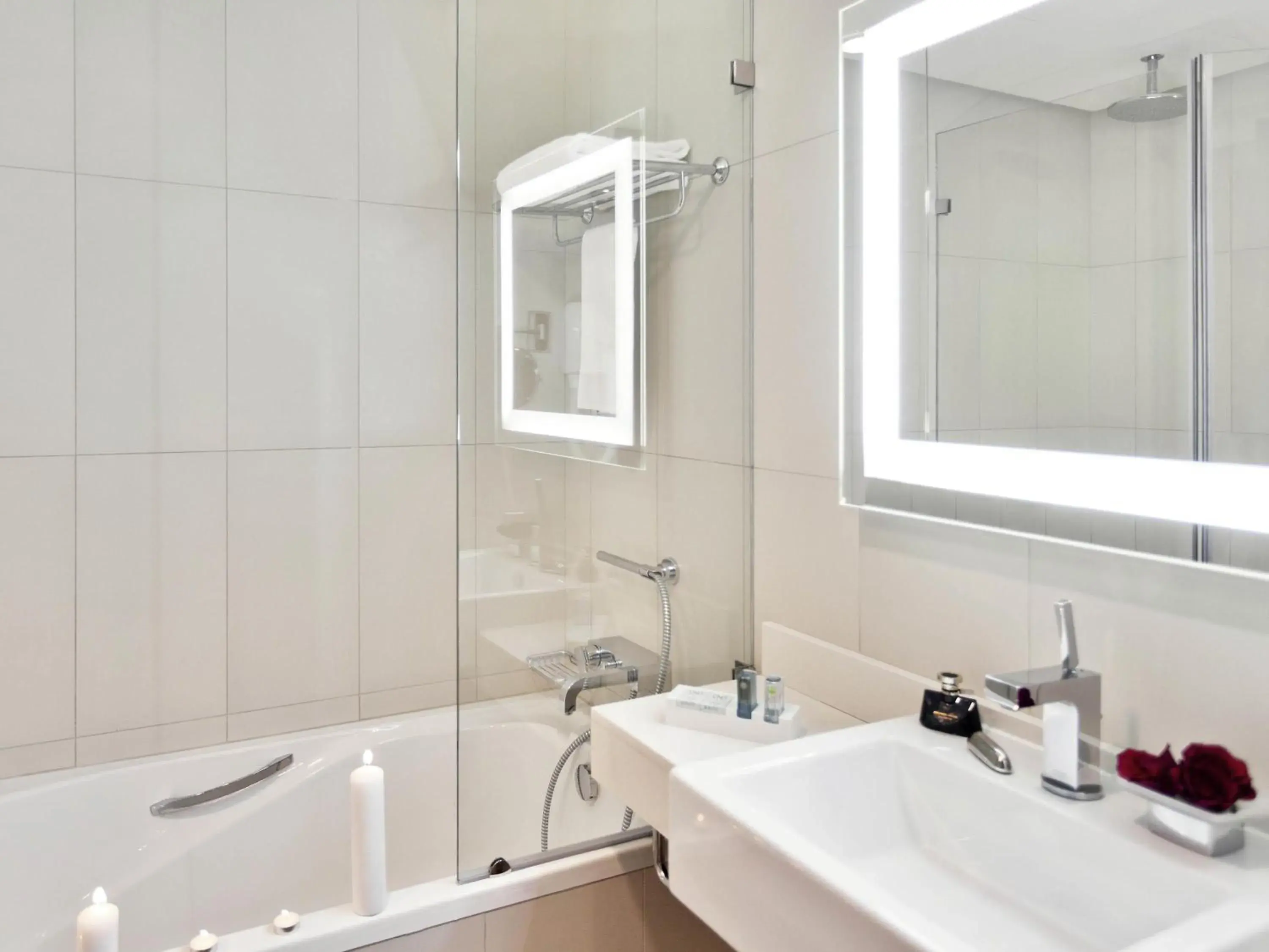 Superior Double Room in Novotel Abu Dhabi Gate Superior Double Room in Novotel Abu Dhabi Gate