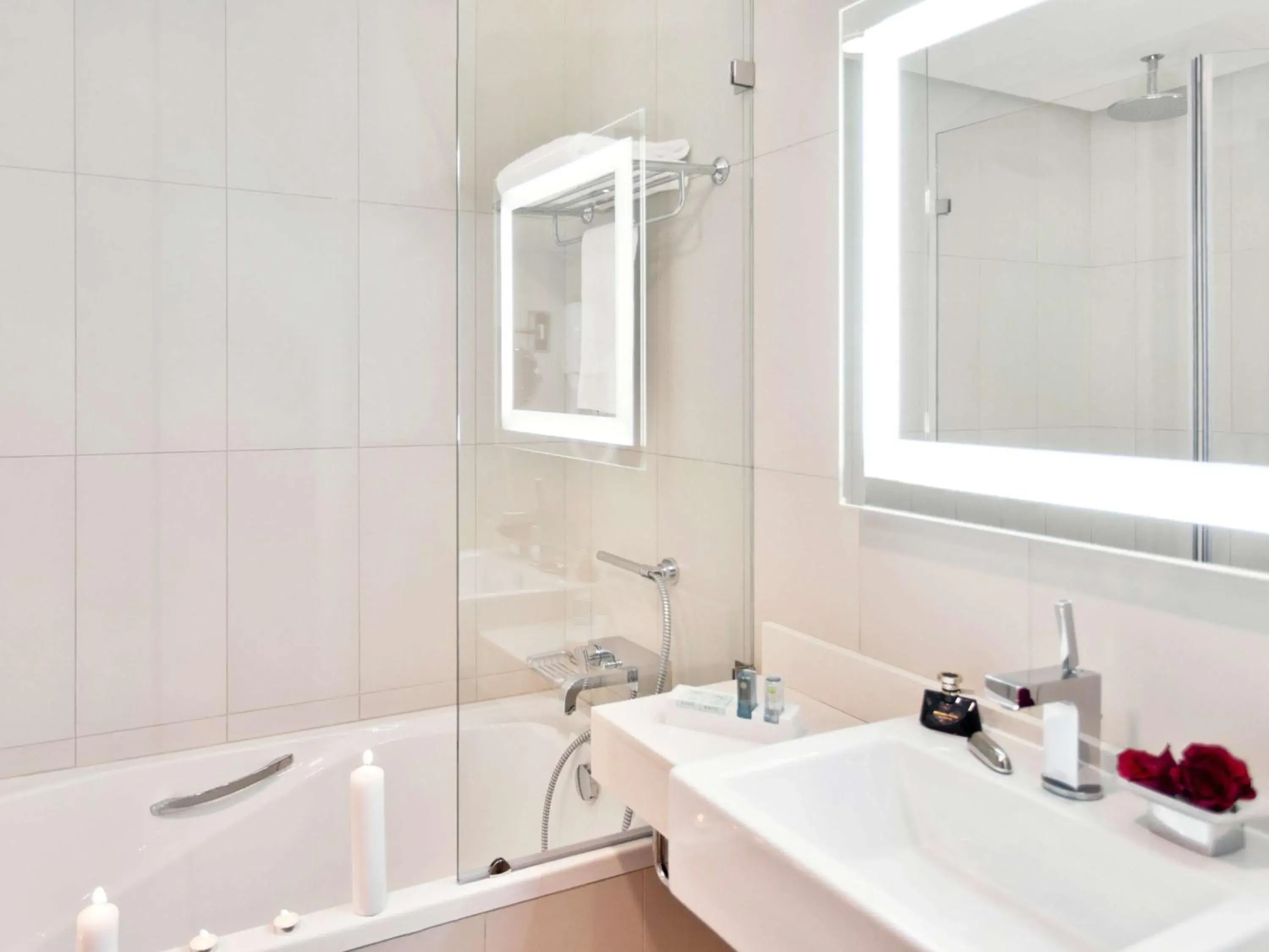 Superior Suite with Sofa in Novotel Abu Dhabi Gate Superior Suite with Sofa in Novotel Abu Dhabi Gate