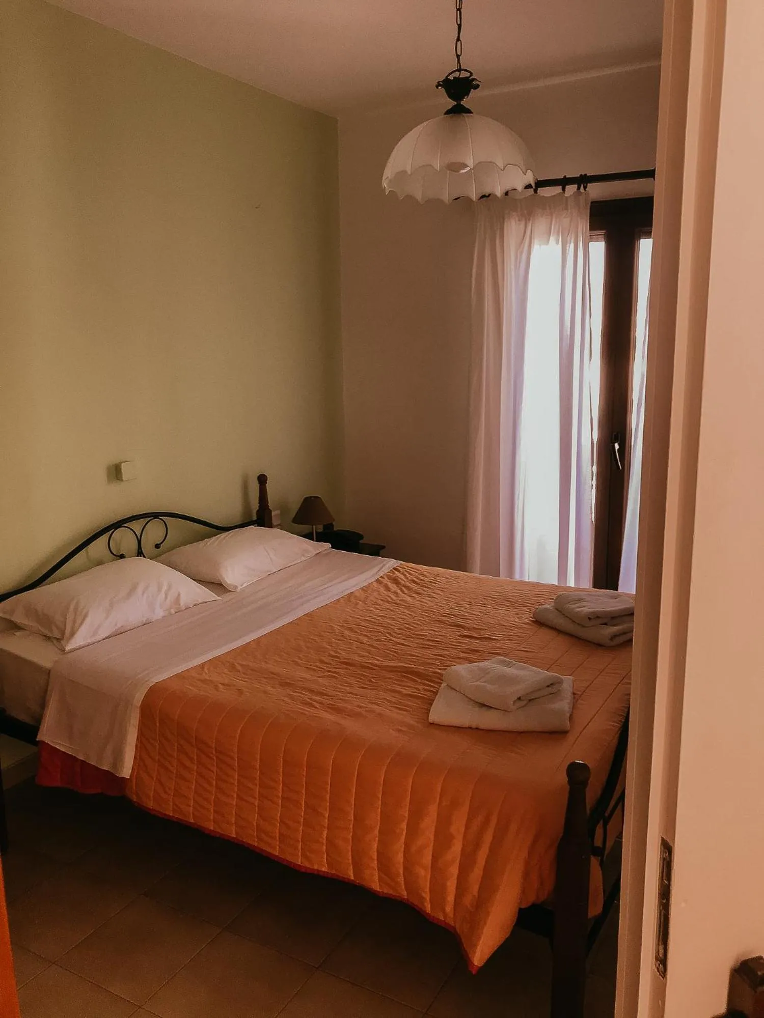 Bed in Flamingo Apartments