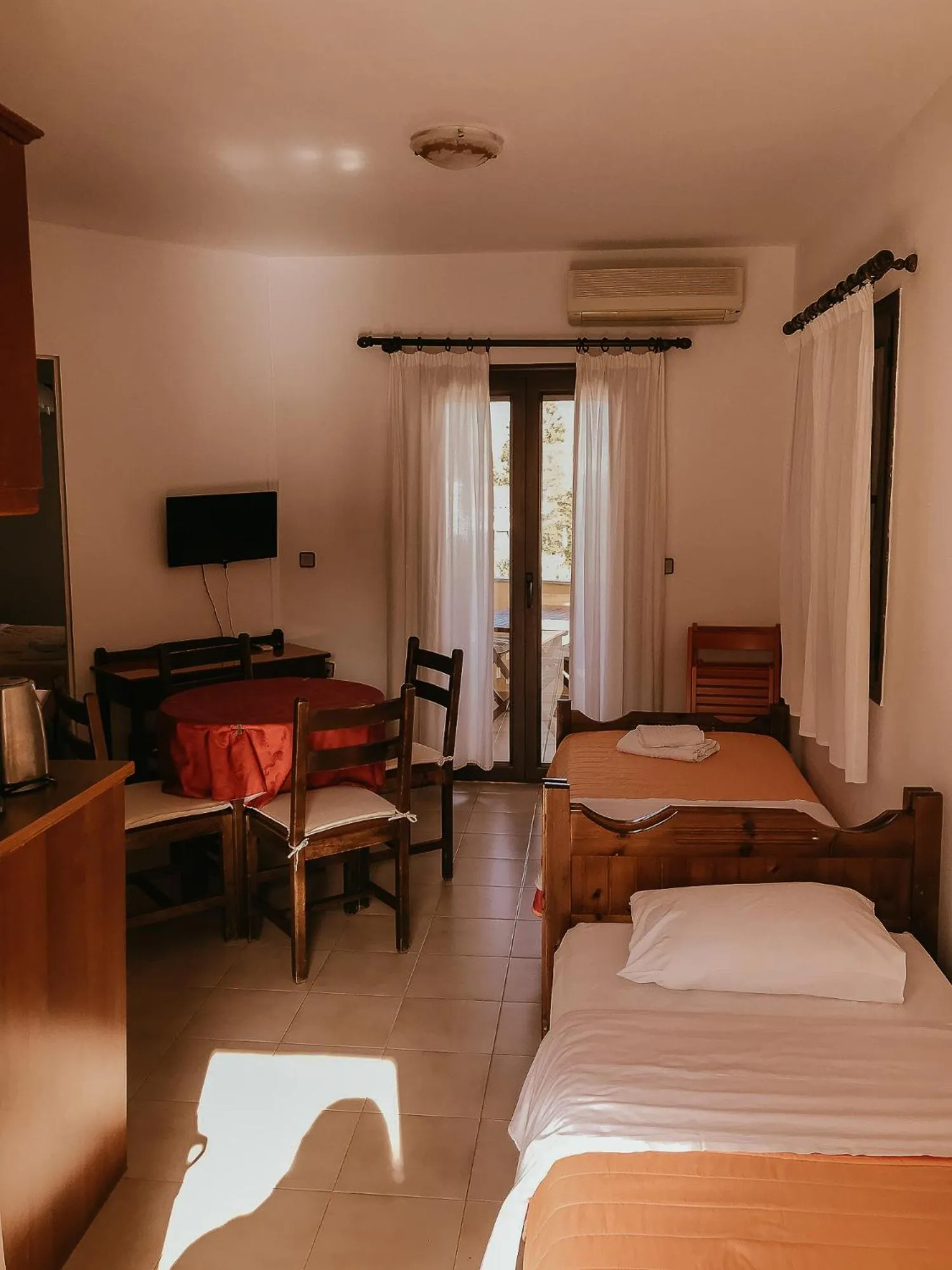 Bed in Flamingo Apartments