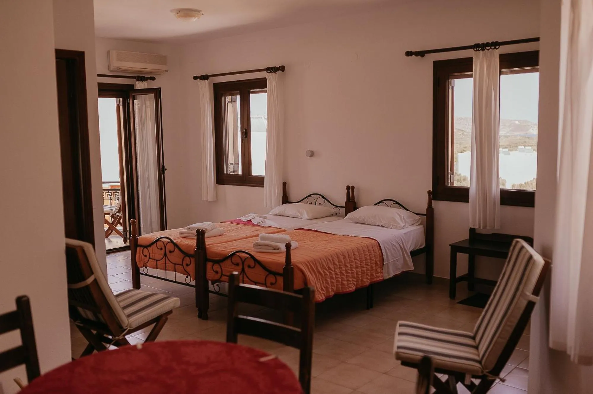 Bed in Flamingo Apartments