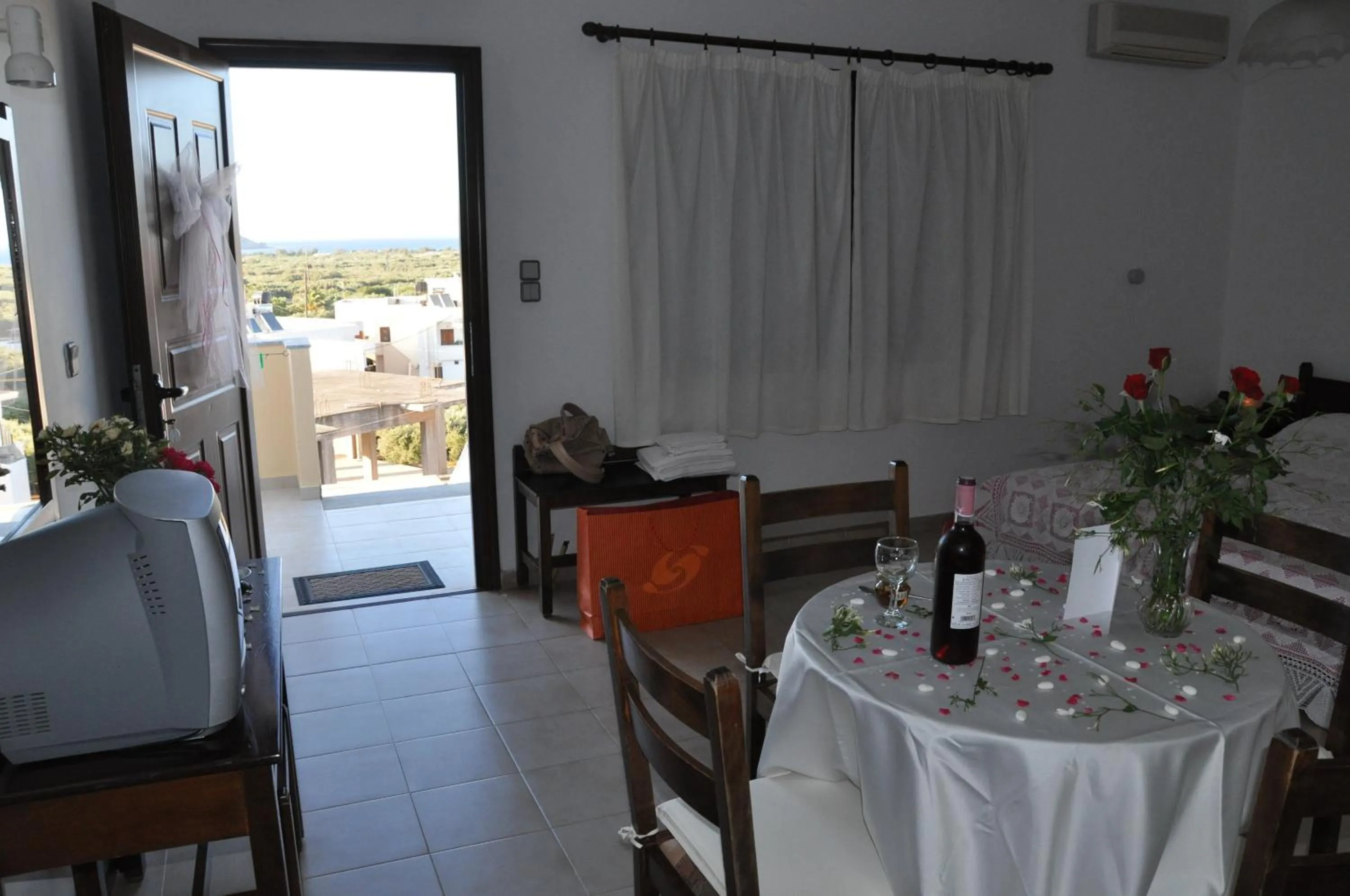 Decorative detail in Flamingo Apartments