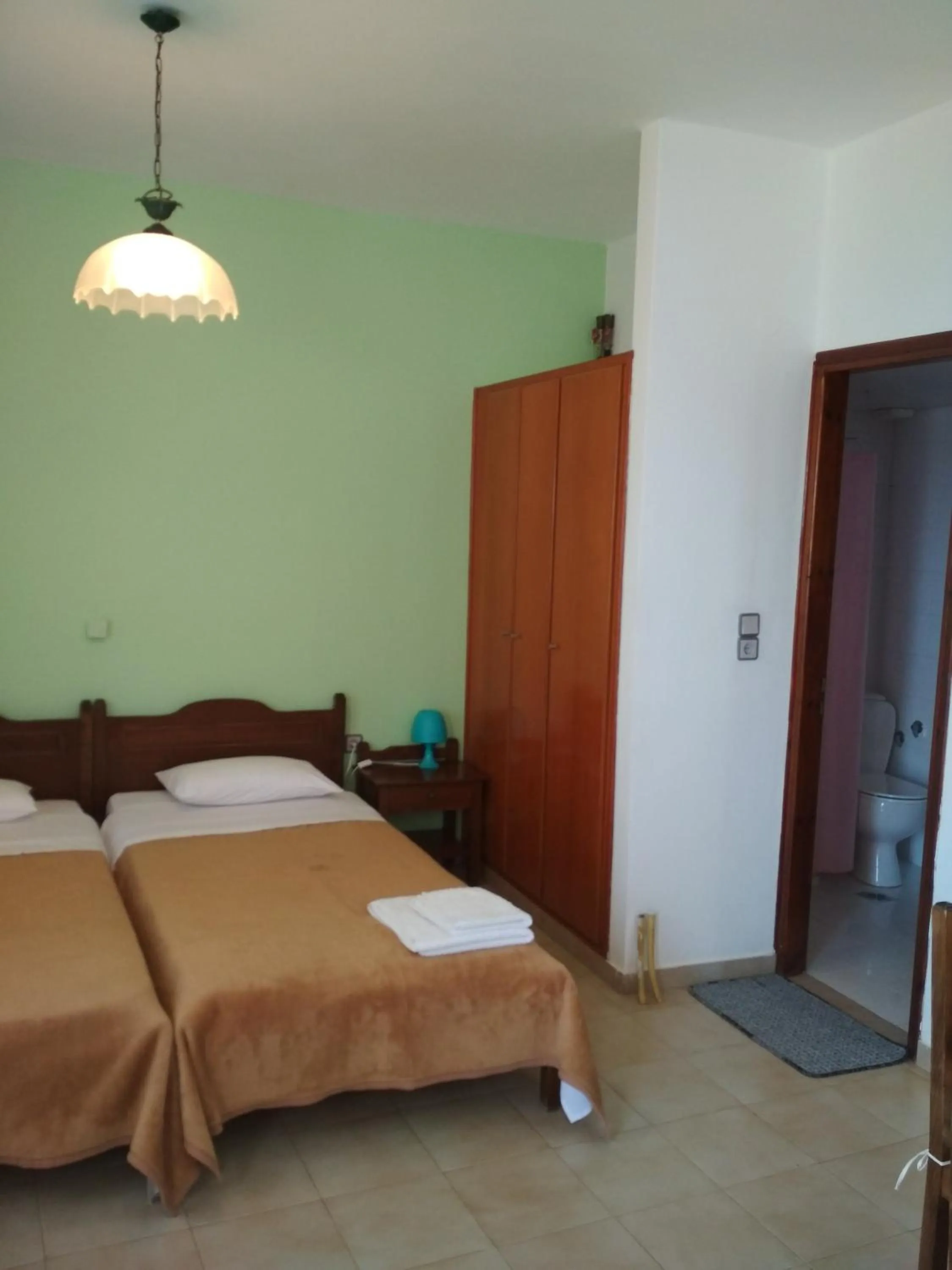 Bed in Flamingo Apartments