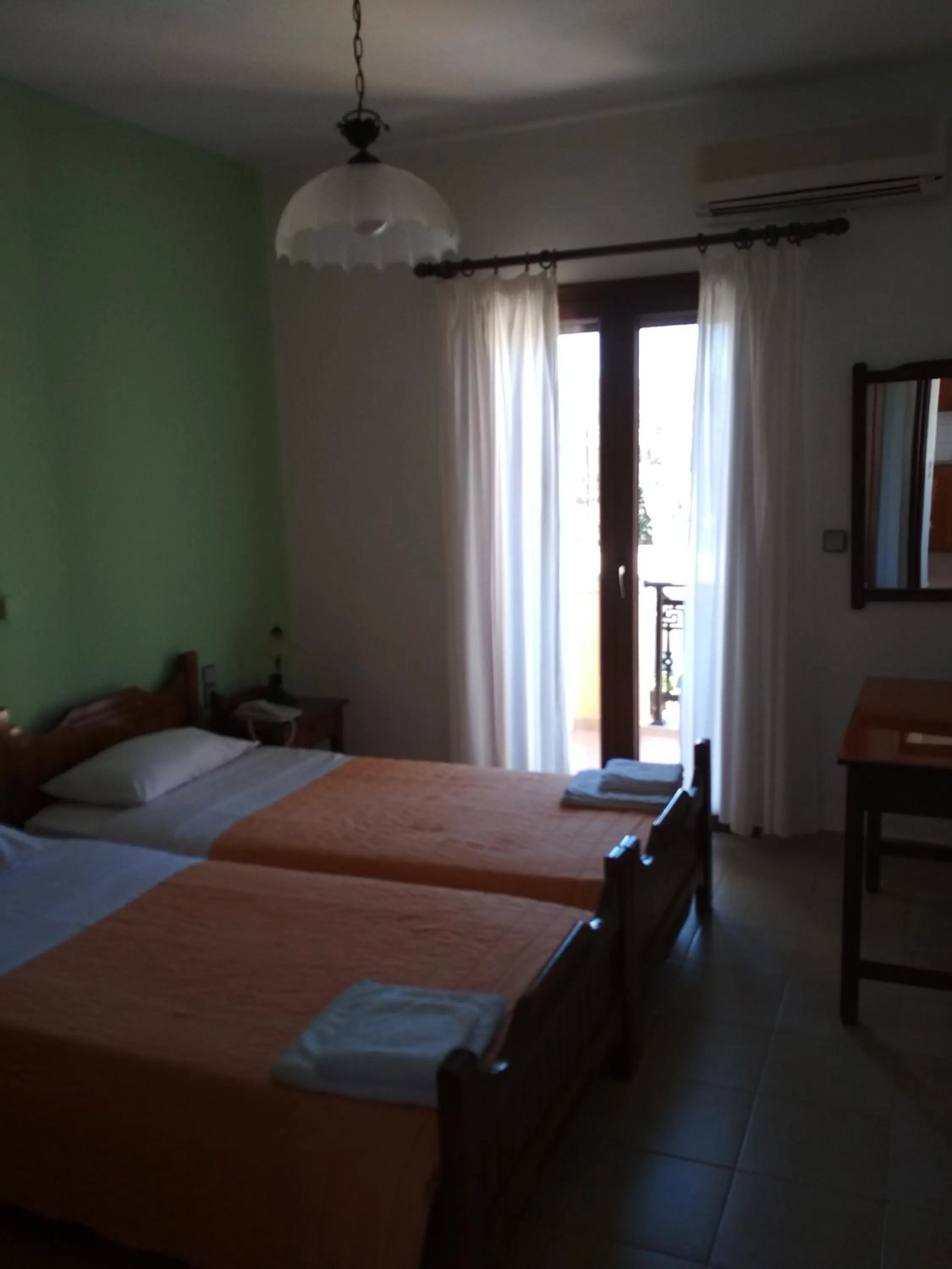 Bed in Flamingo Apartments