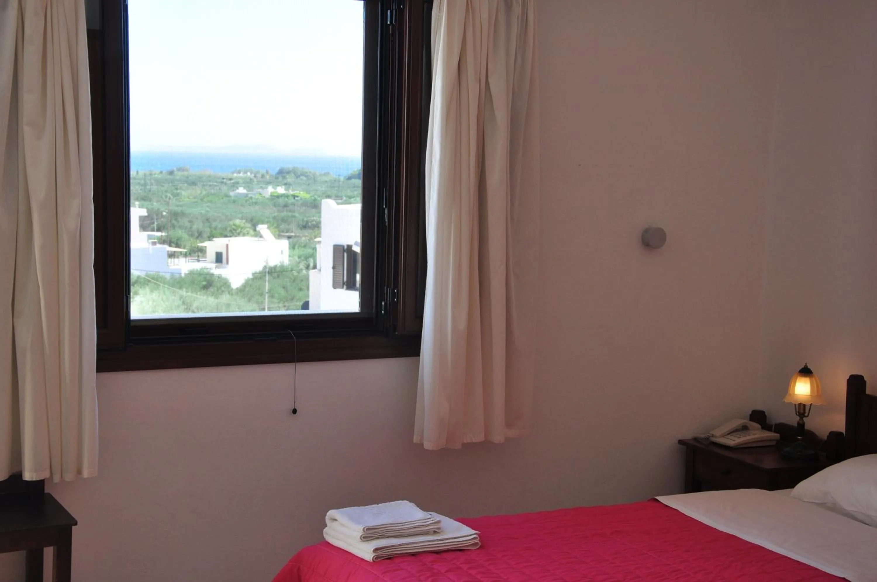 Bedroom, Bed in Flamingo Apartments