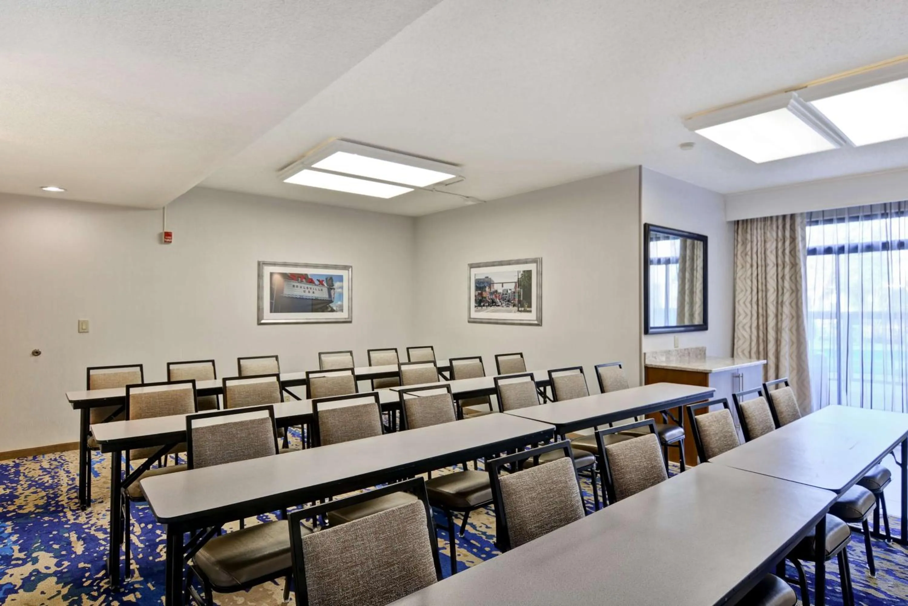 Meeting/conference room in Hampton Inn Memphis-Poplar