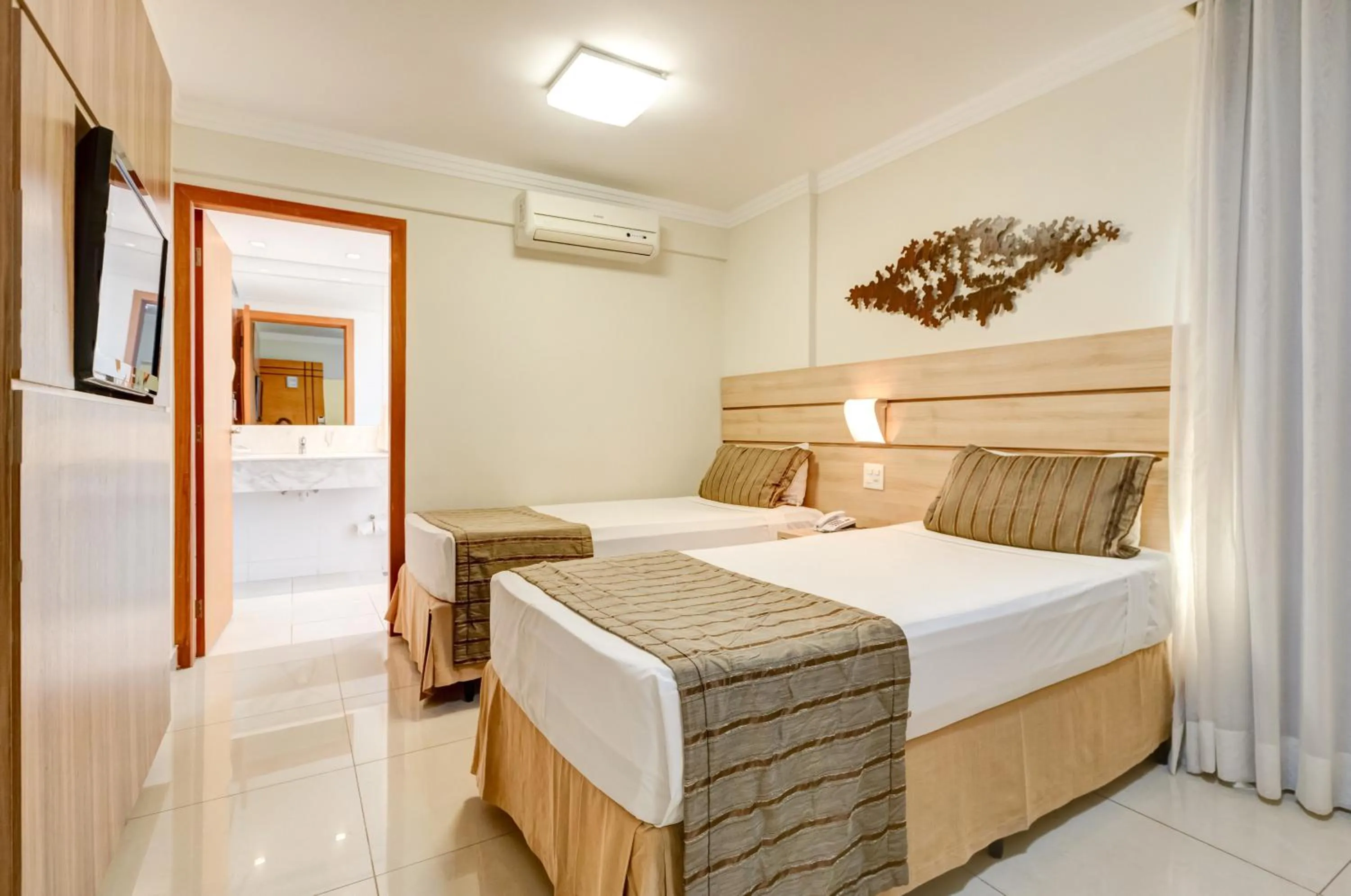 Bedroom, Bed in BH Jaraguá Hotel