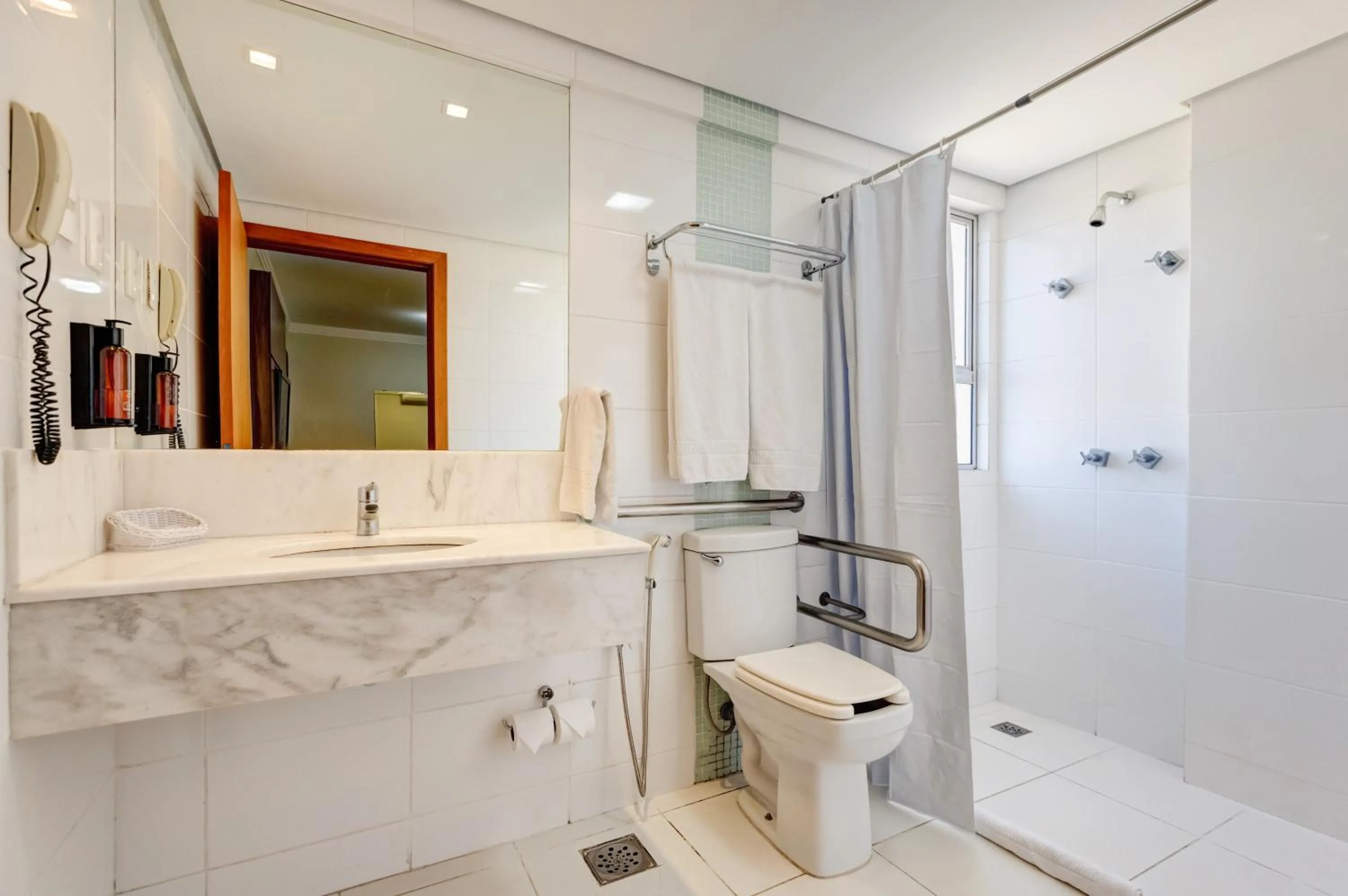 Bathroom in BH Jaraguá Hotel