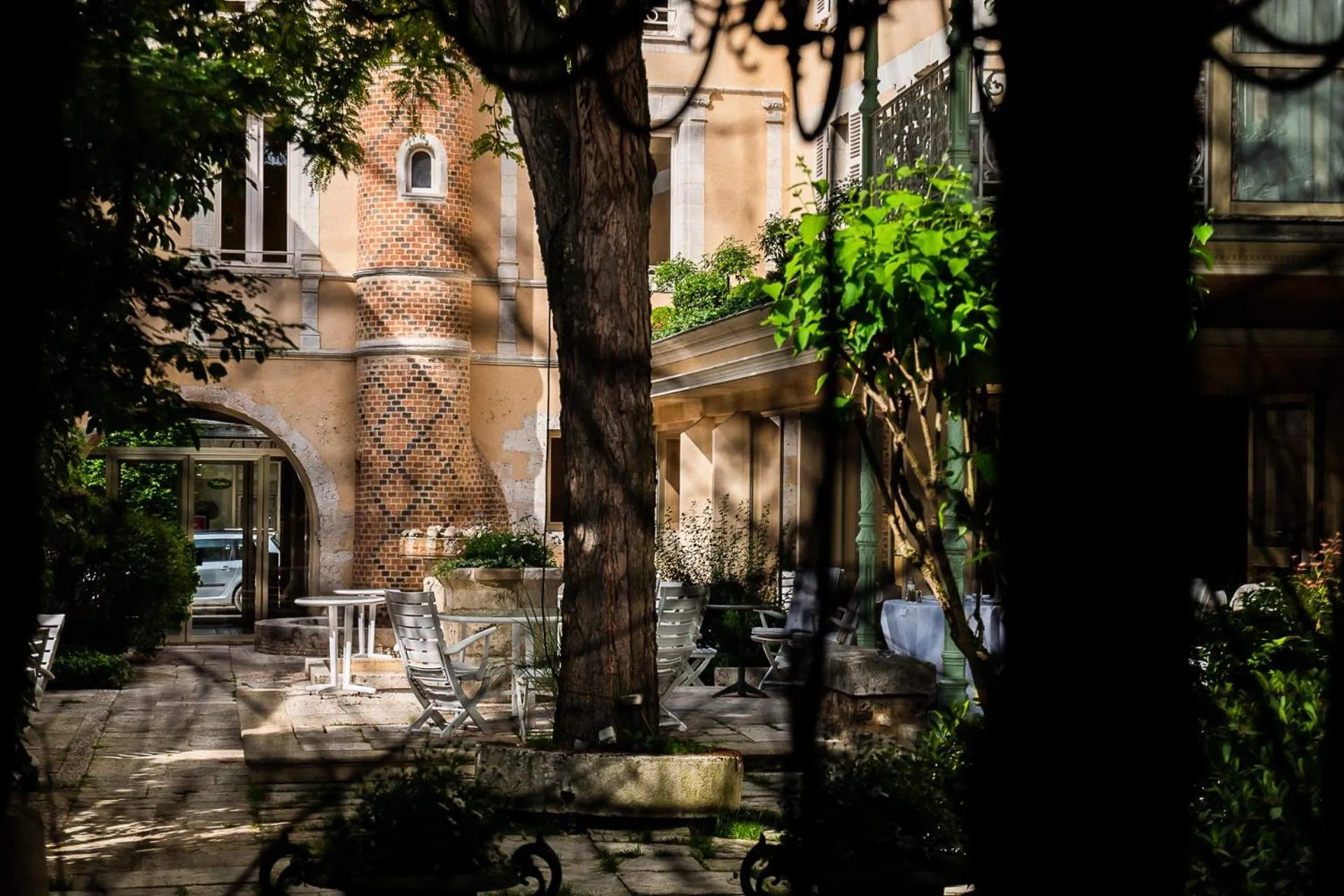 Property building in Grand Hôtel du Lion d'Or
